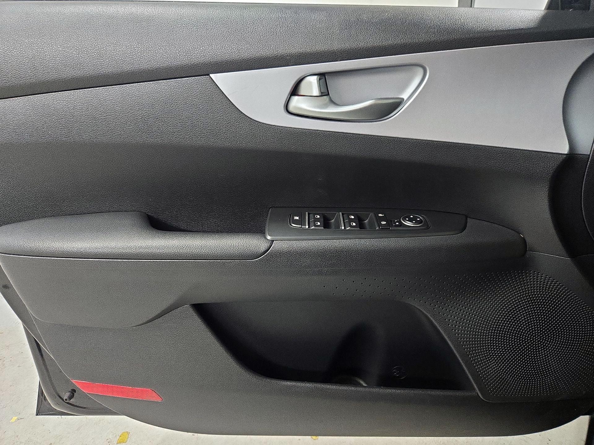 Thumbnail: 2022 Kia Forte - 12