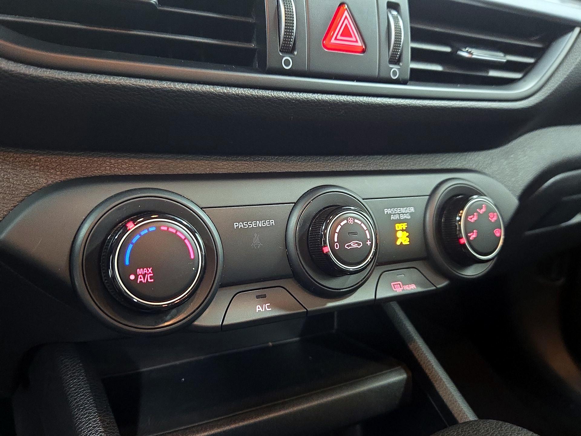 Thumbnail: 2022 Kia Forte - 16