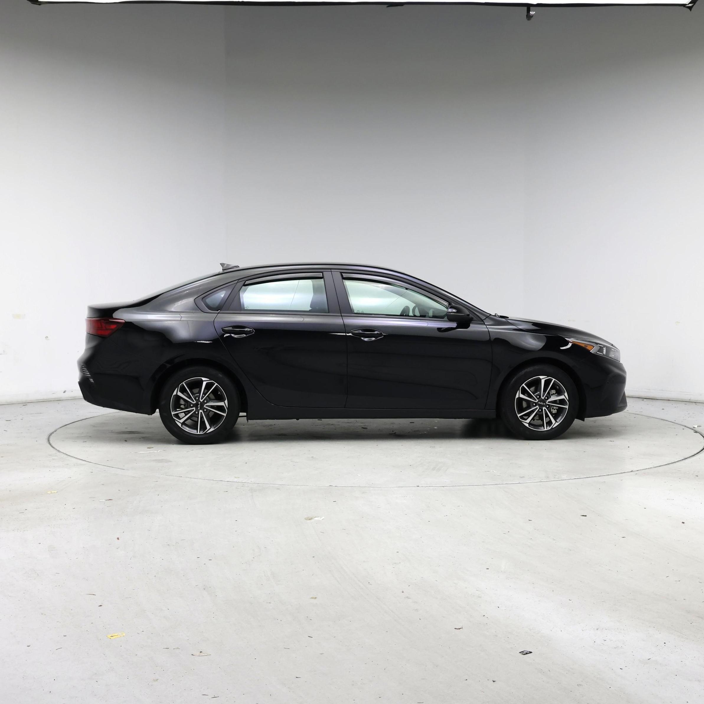 Thumbnail: 2022 Kia Forte - 7