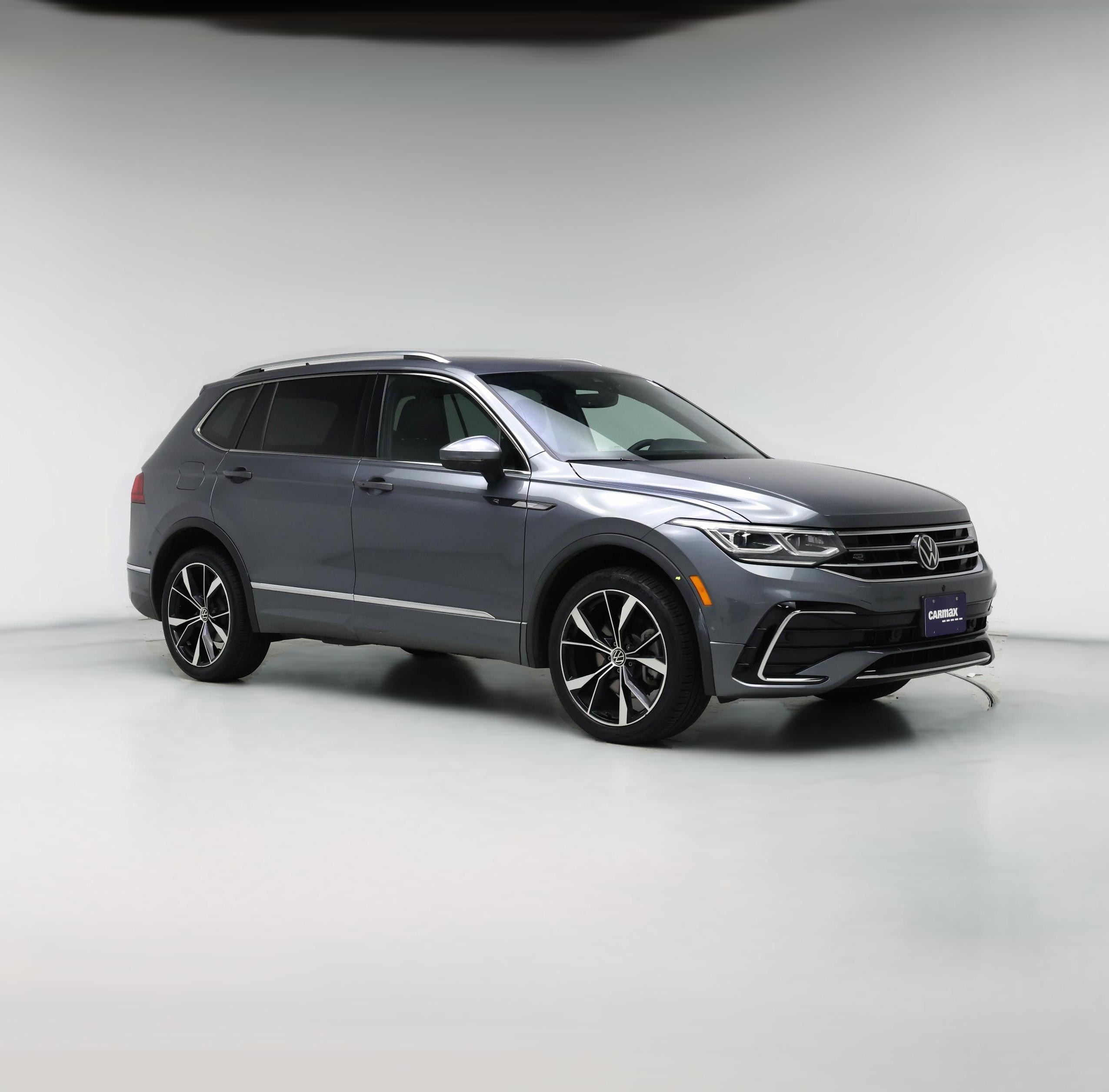 Thumbnail: 2022 Volkswagen Tiguan - 1