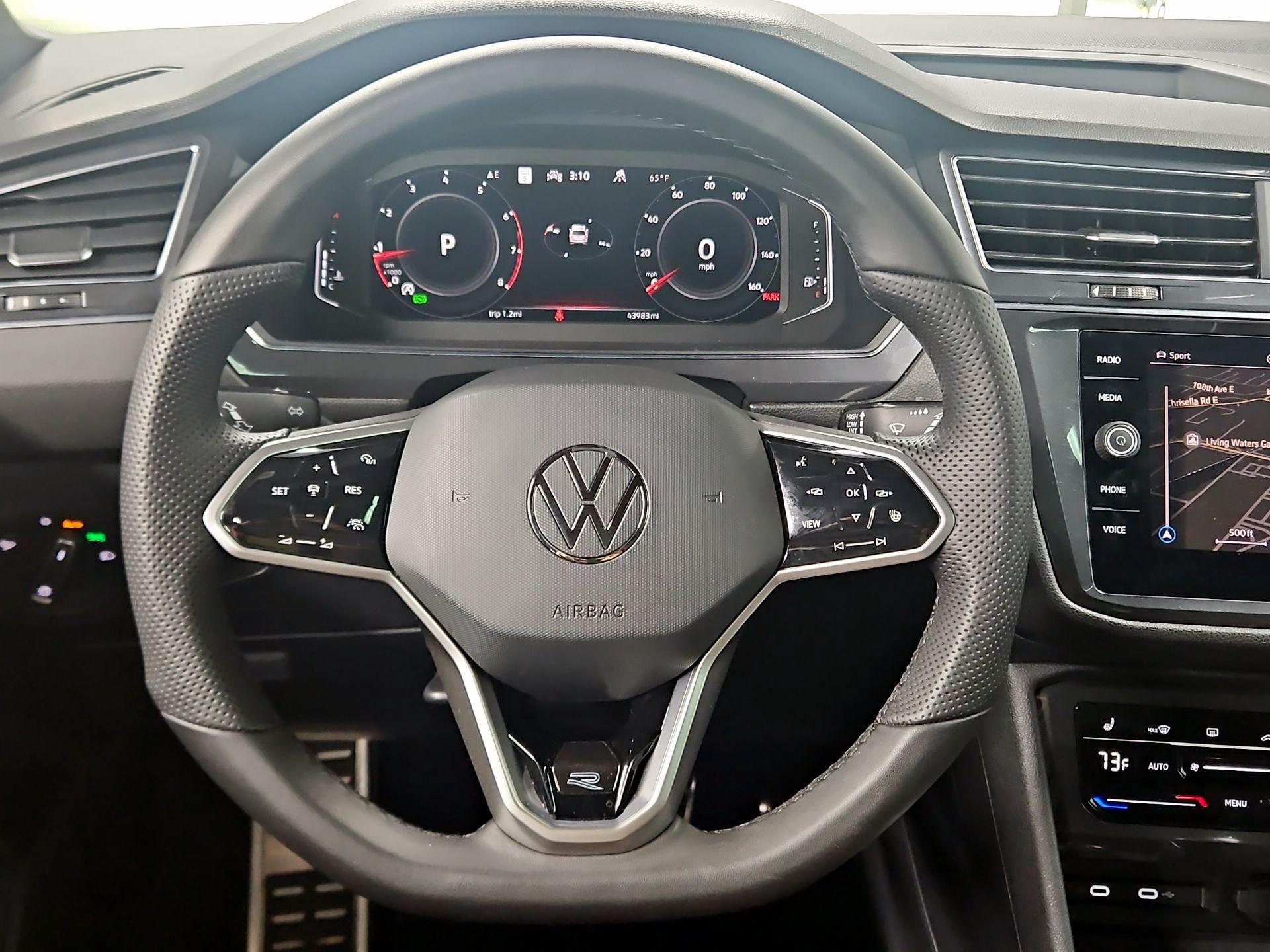 Thumbnail: 2022 Volkswagen Tiguan - 10