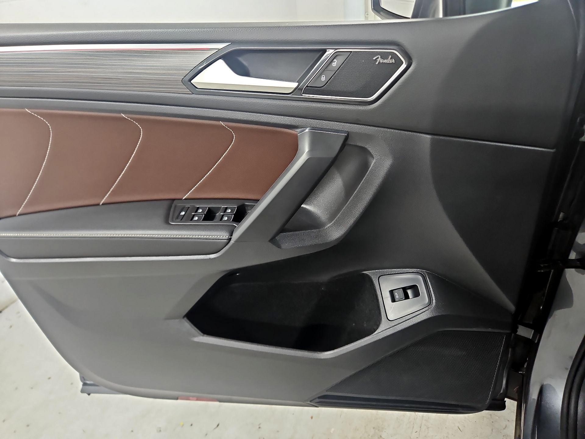 Thumbnail: 2022 Volkswagen Tiguan - 12