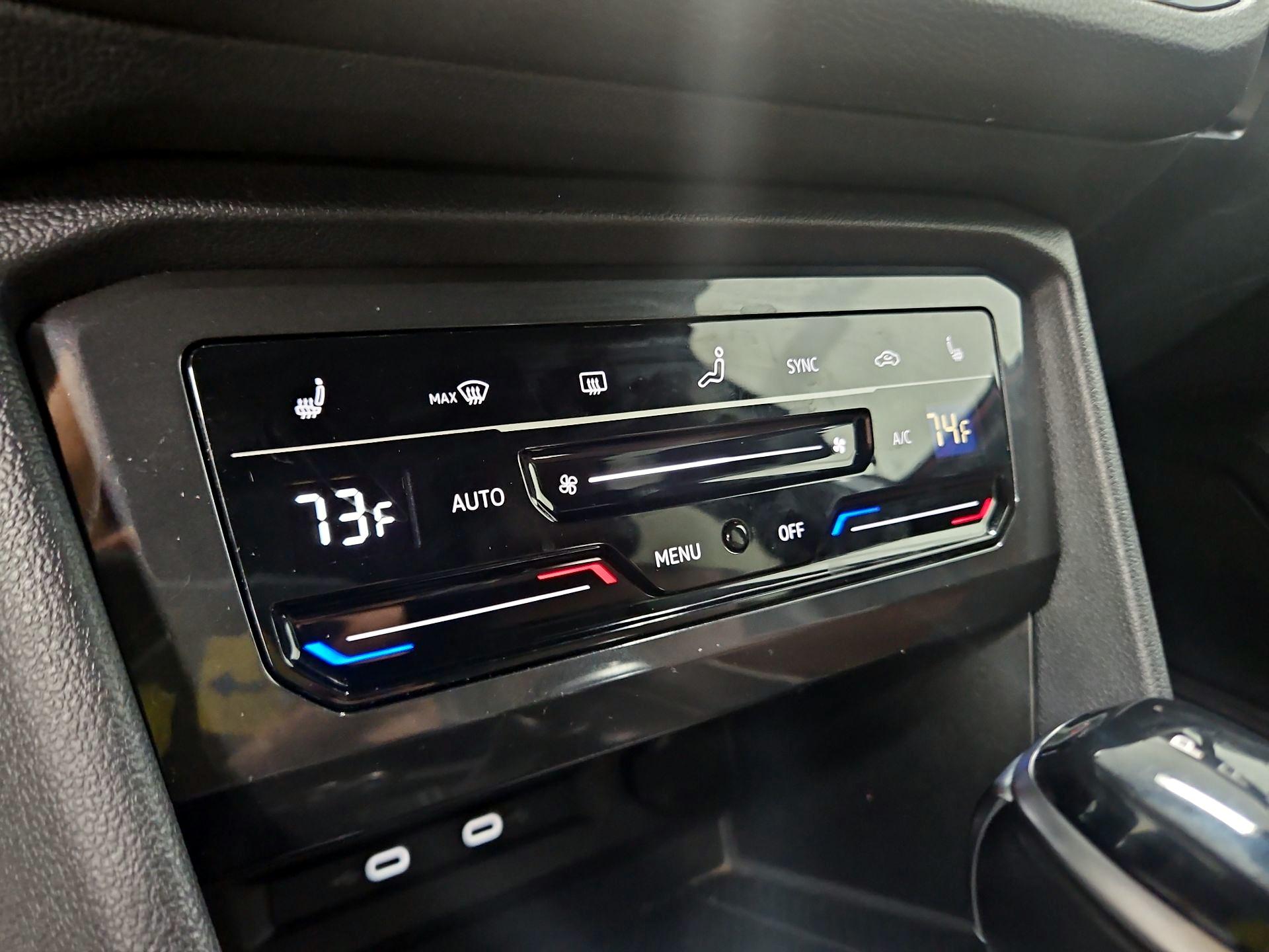 Thumbnail: 2022 Volkswagen Tiguan - 17