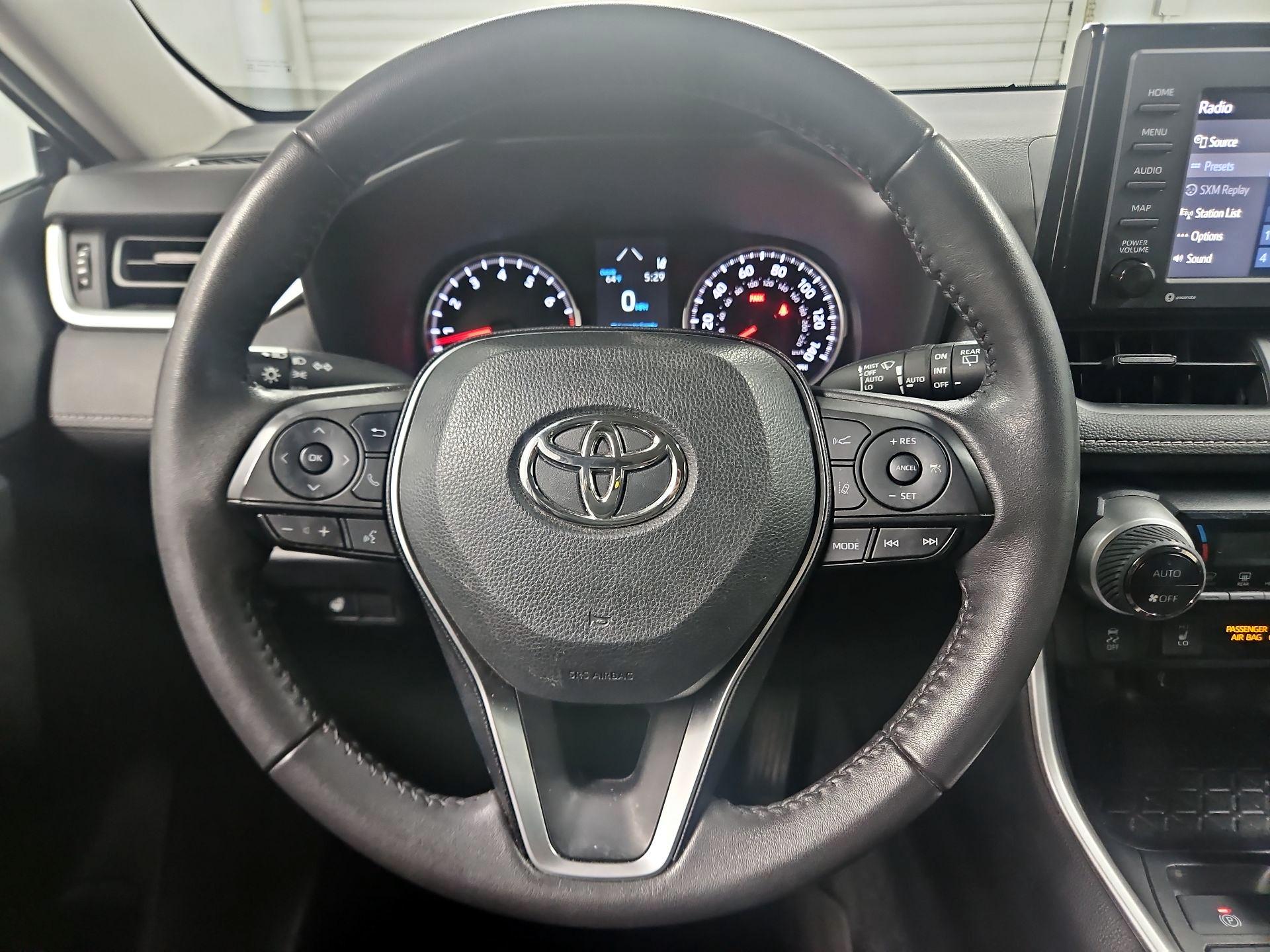 Thumbnail: 2022 Toyota RAV4 - 10