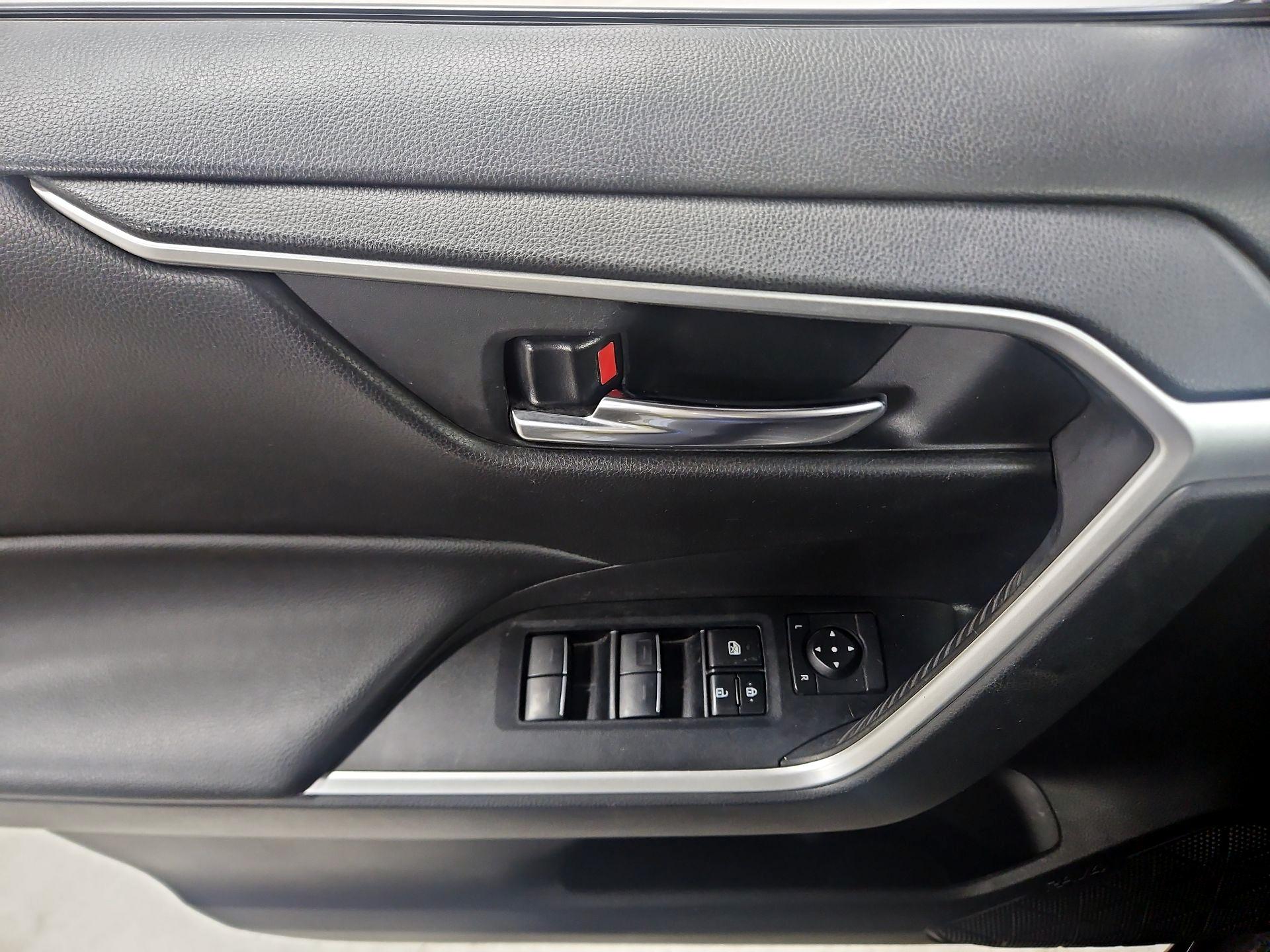 Thumbnail: 2022 Toyota RAV4 - 12