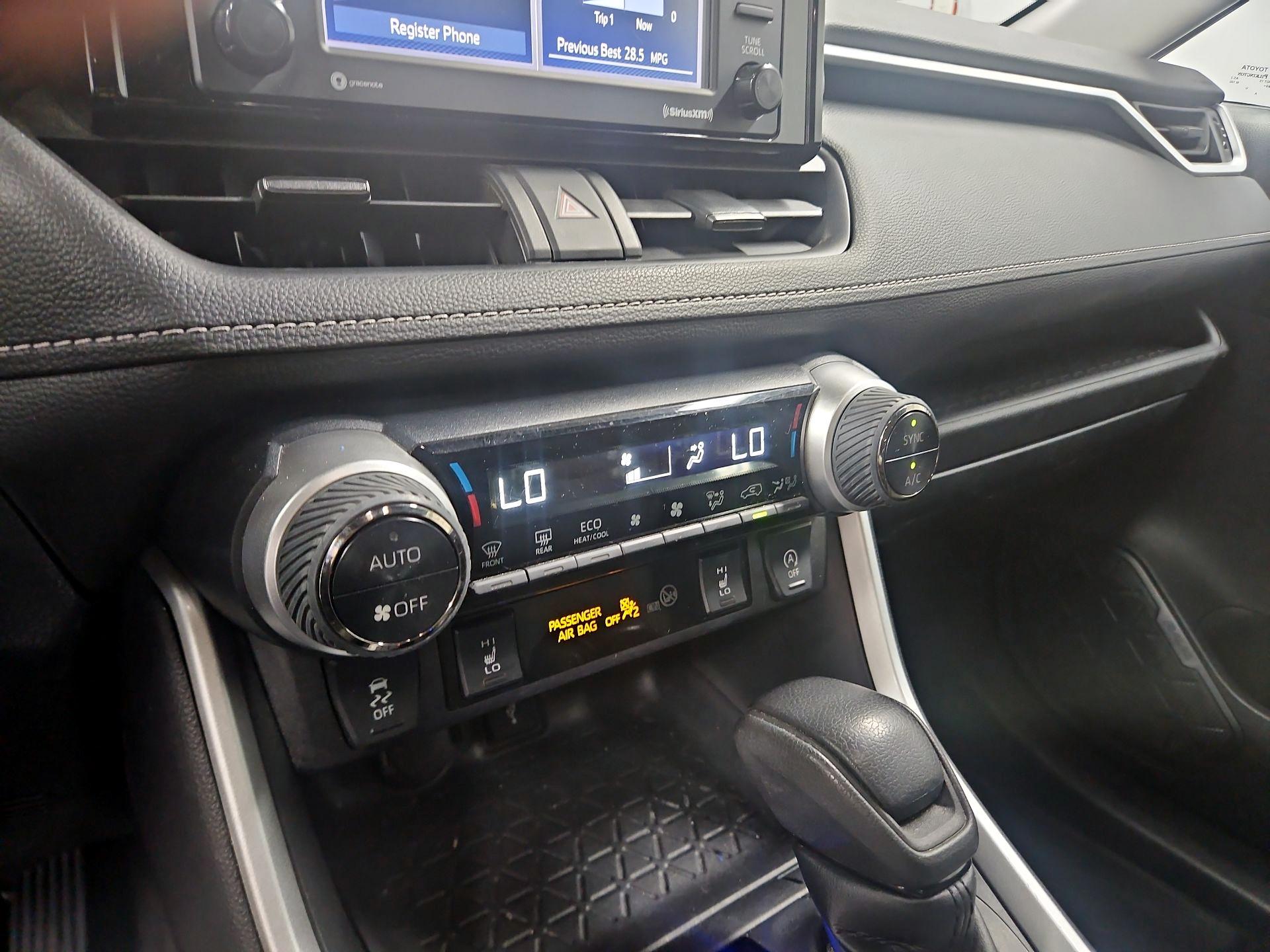 Thumbnail: 2022 Toyota RAV4 - 16