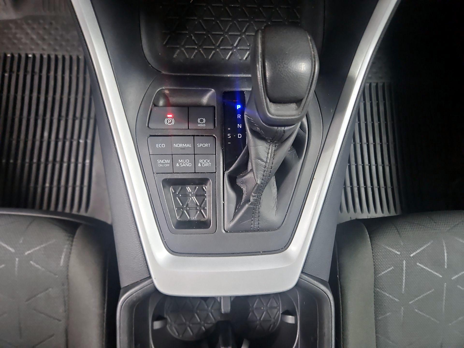 Thumbnail: 2022 Toyota RAV4 - 17