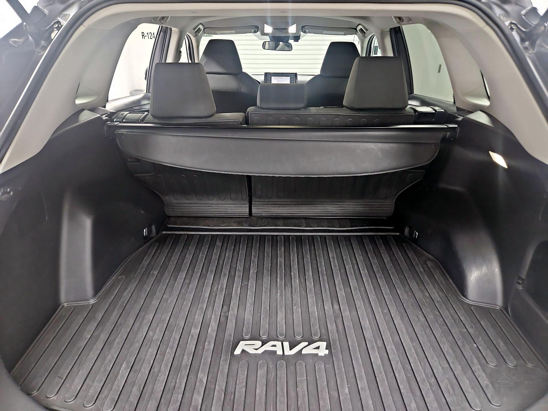 Thumbnail: 2022 Toyota RAV4 - 20