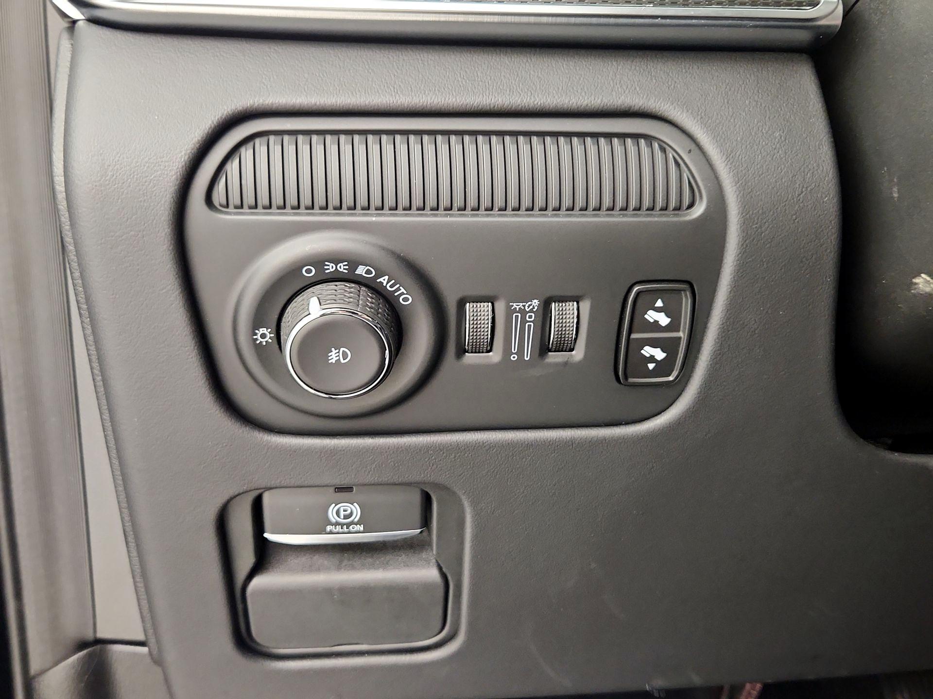 Thumbnail: 2024 Jeep Grand Wagoneer L - 13