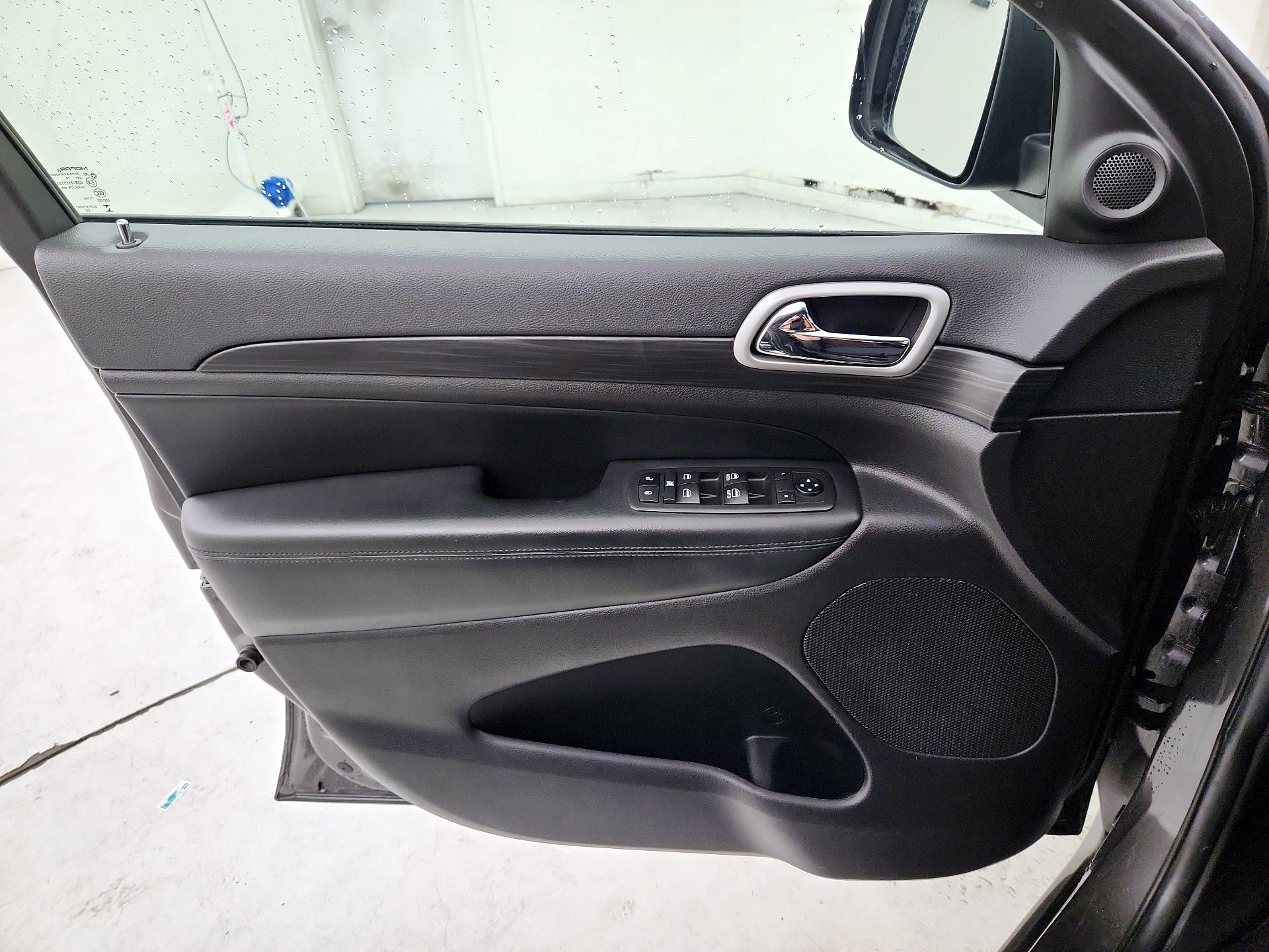 Thumbnail: 2021 Jeep Grand Cherokee - 12