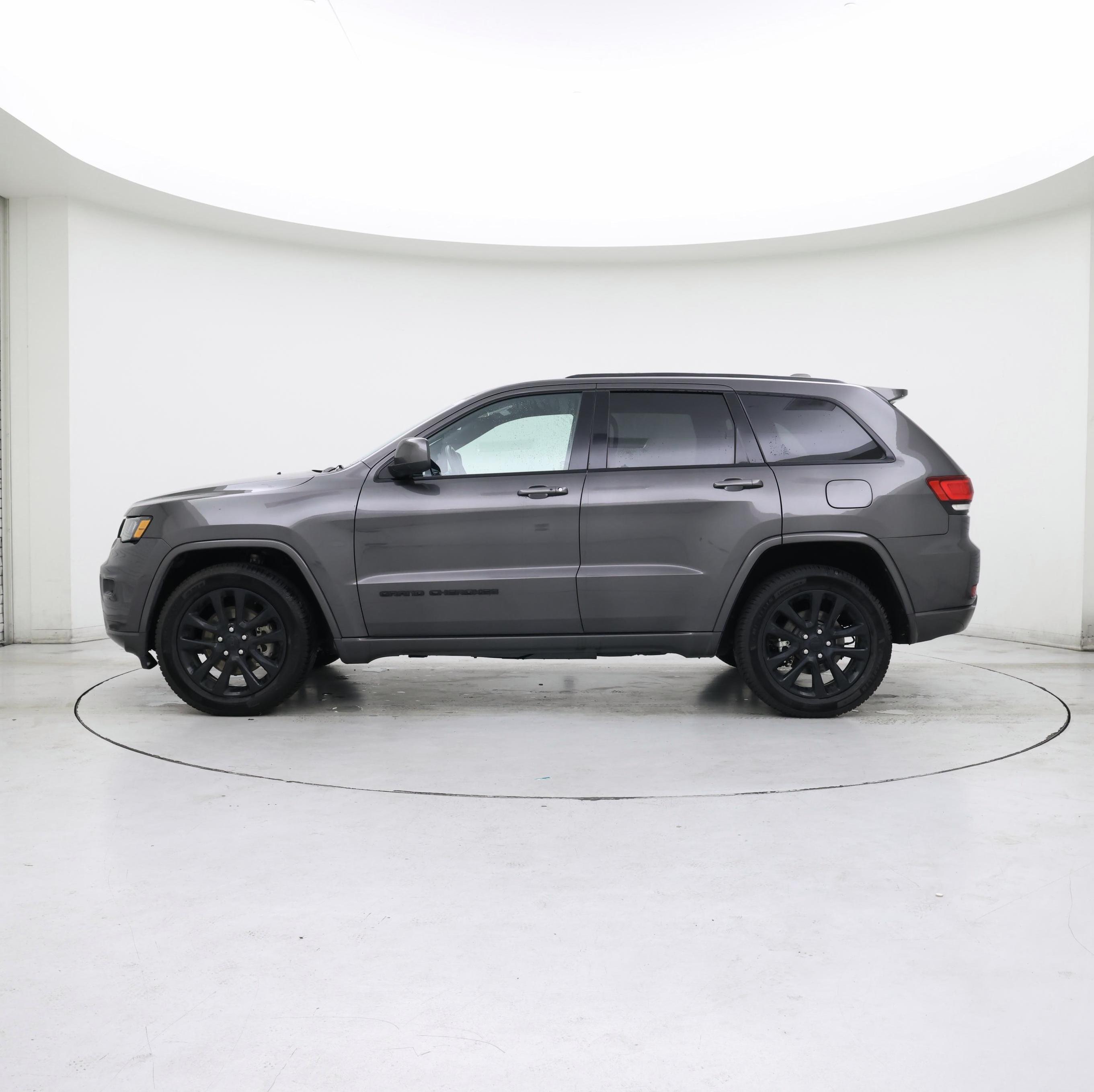 Thumbnail: 2021 Jeep Grand Cherokee - 3