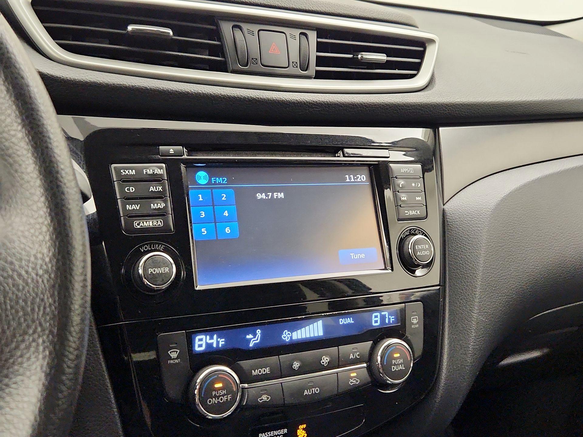 Thumbnail: 2016 Nissan Rogue - 16