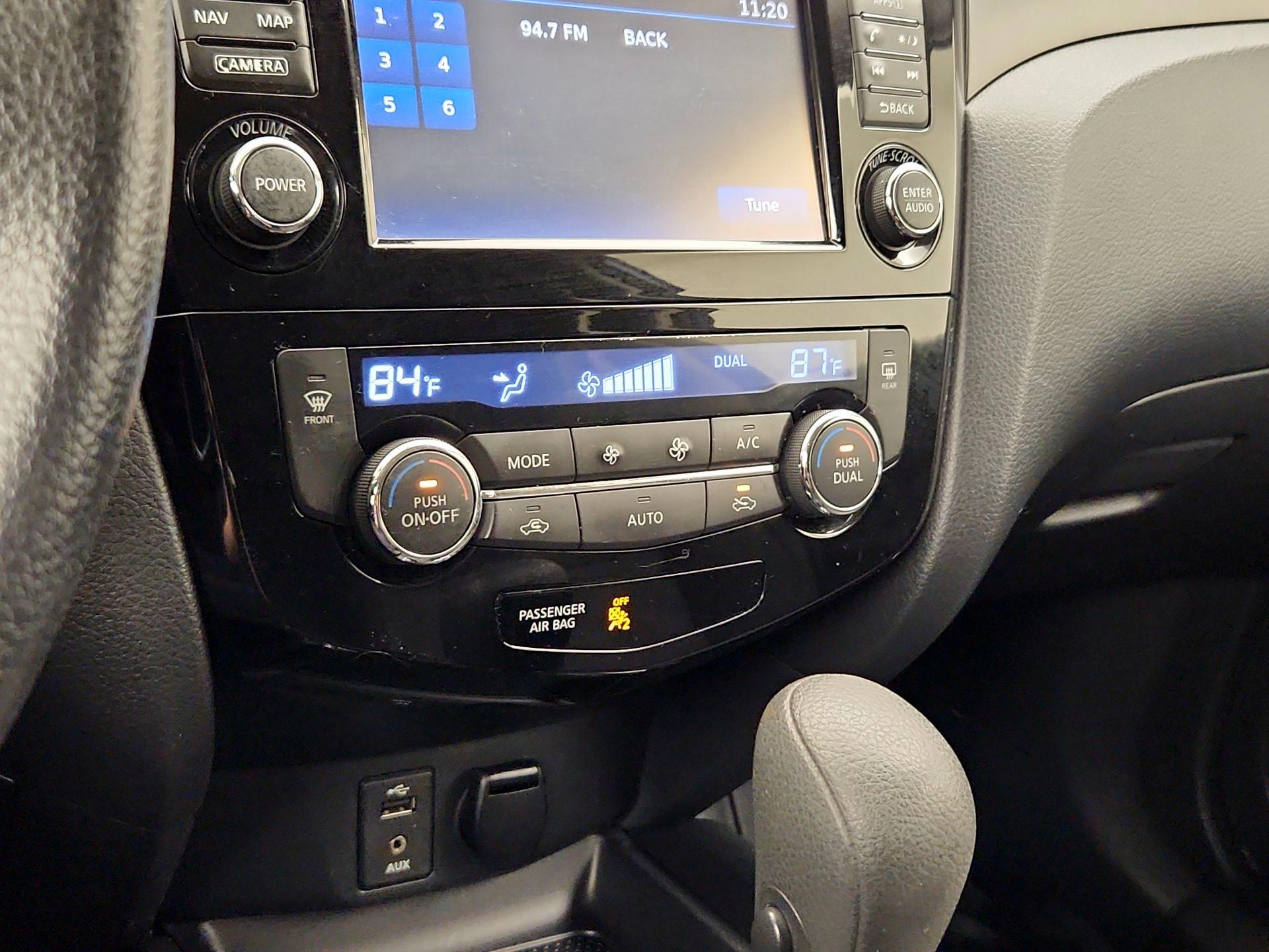 Thumbnail: 2016 Nissan Rogue - 17