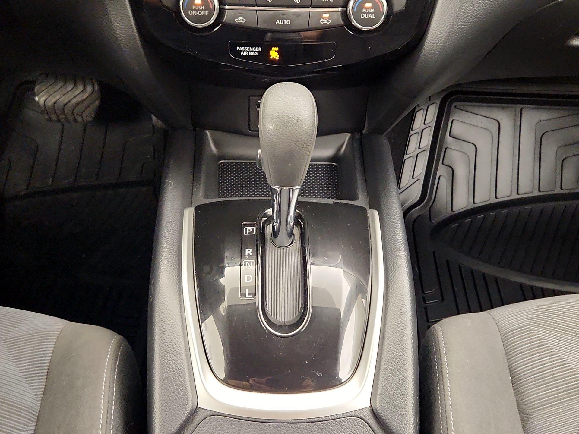 Thumbnail: 2016 Nissan Rogue - 18