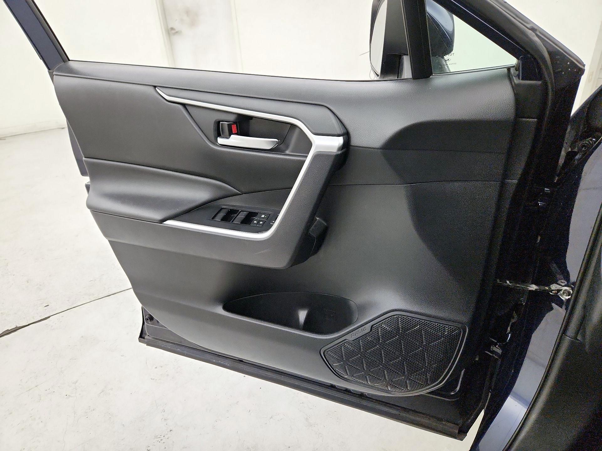 Thumbnail: 2021 Toyota RAV4 - 12