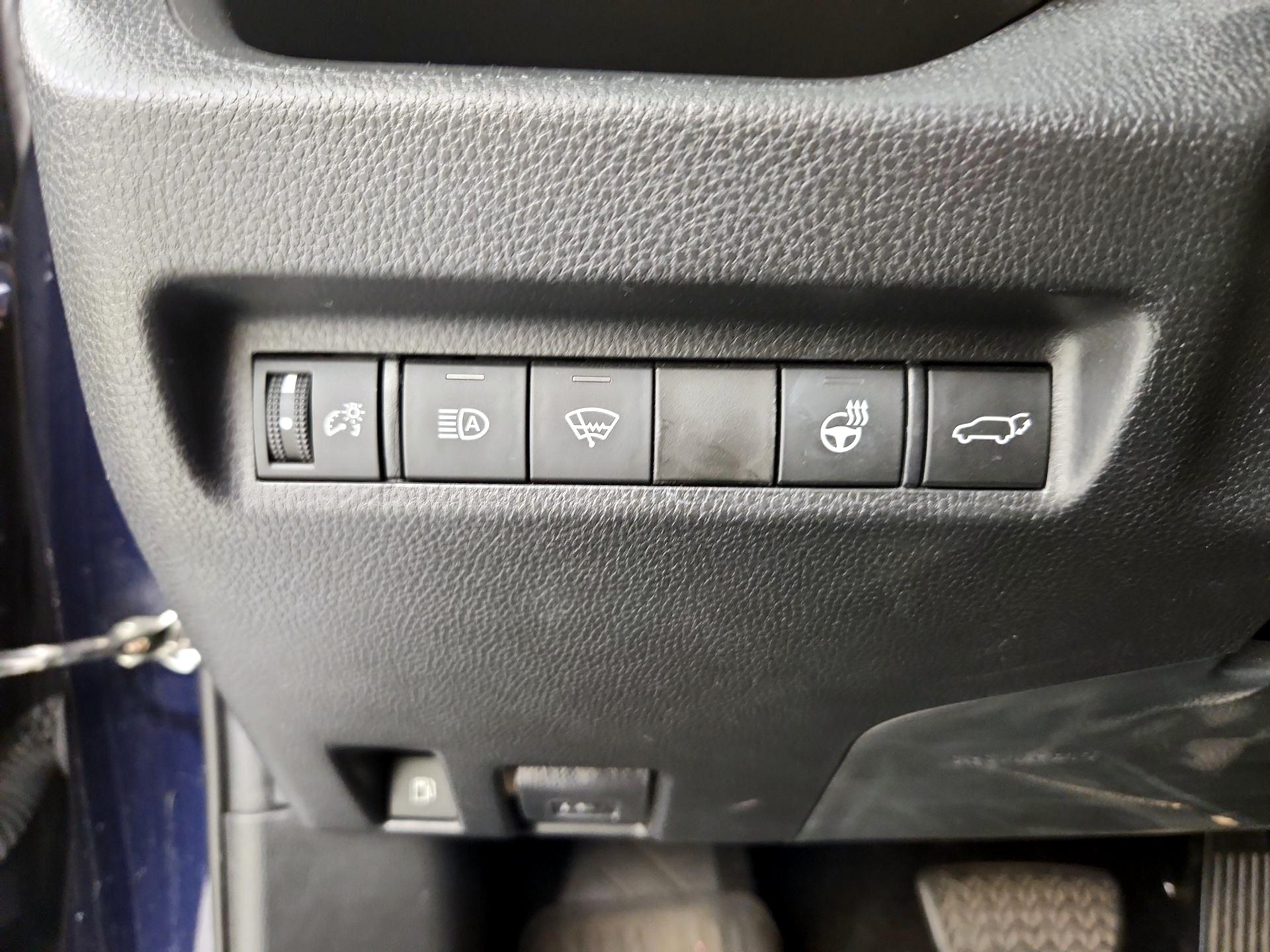 Thumbnail: 2021 Toyota RAV4 - 13