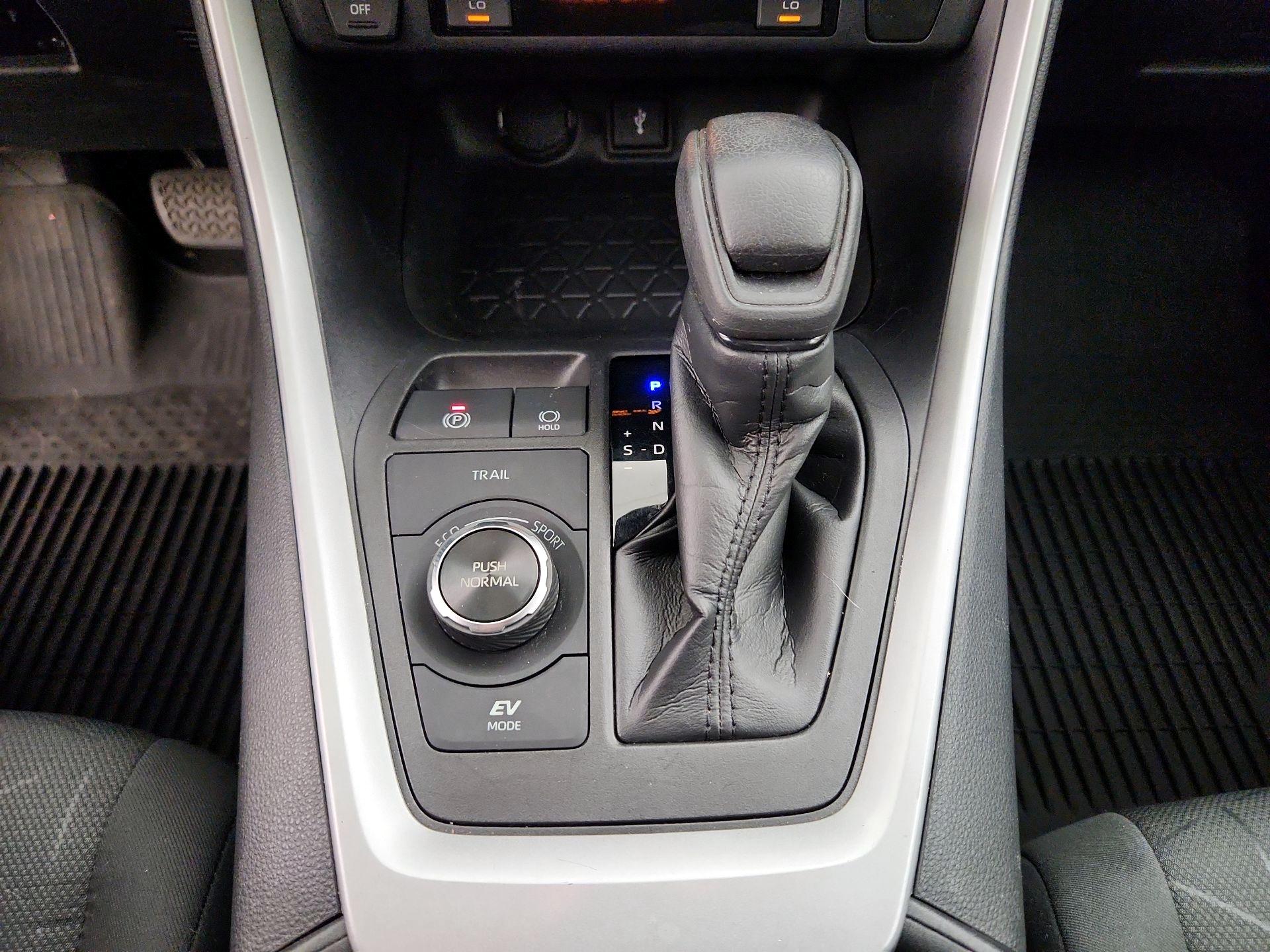 Thumbnail: 2021 Toyota RAV4 - 17