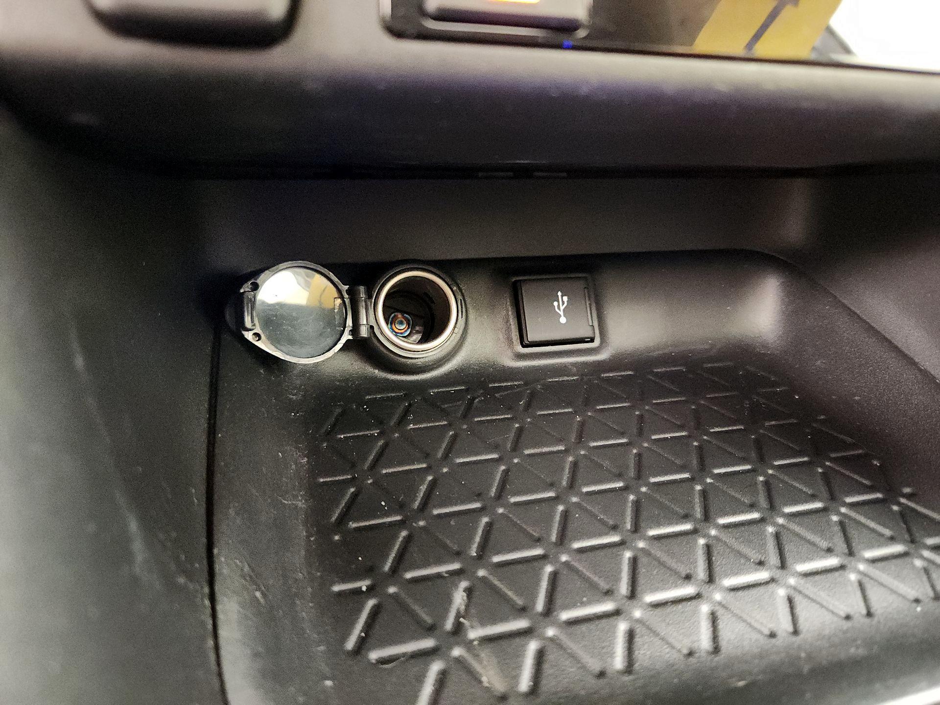 Thumbnail: 2021 Toyota RAV4 - 18