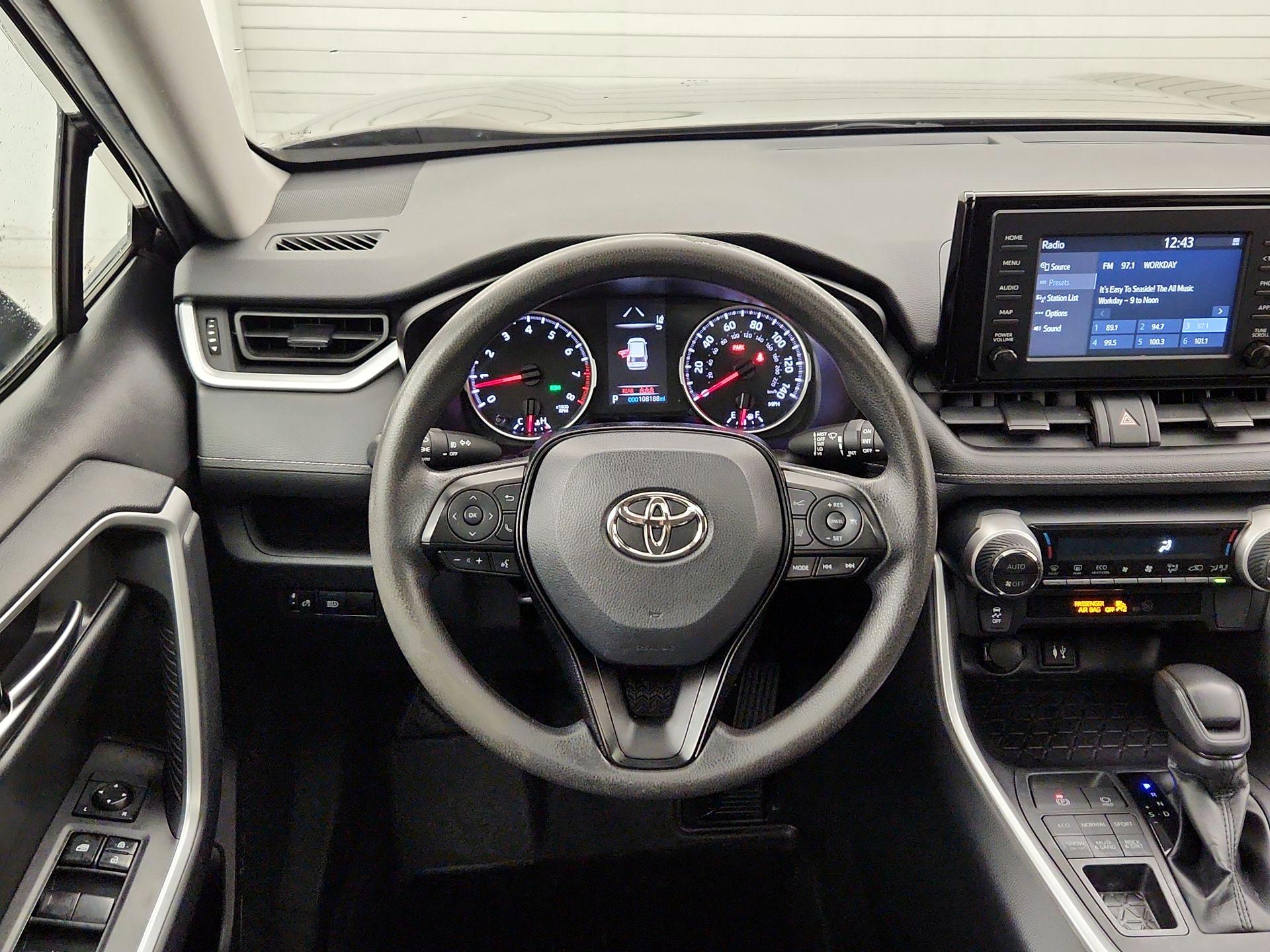 Thumbnail: 2019 Toyota RAV4 - 10
