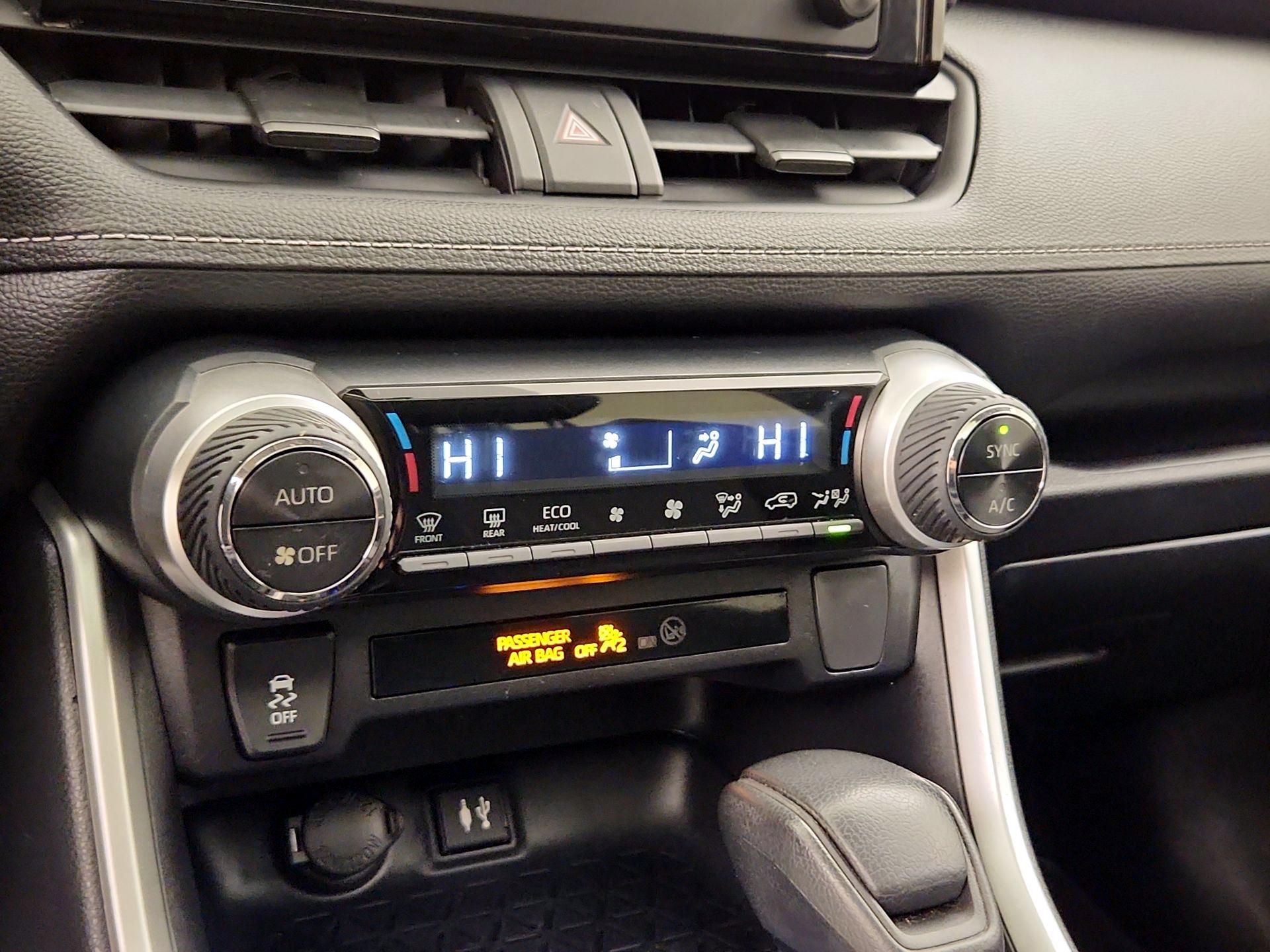 Thumbnail: 2019 Toyota RAV4 - 16