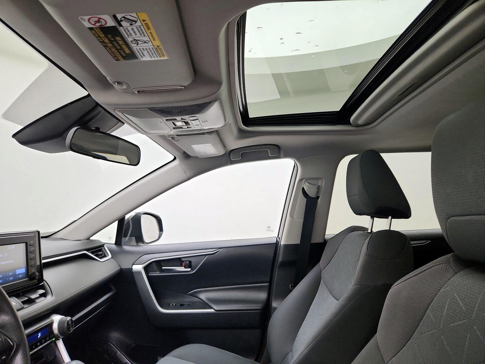 Thumbnail: 2019 Toyota RAV4 - 19