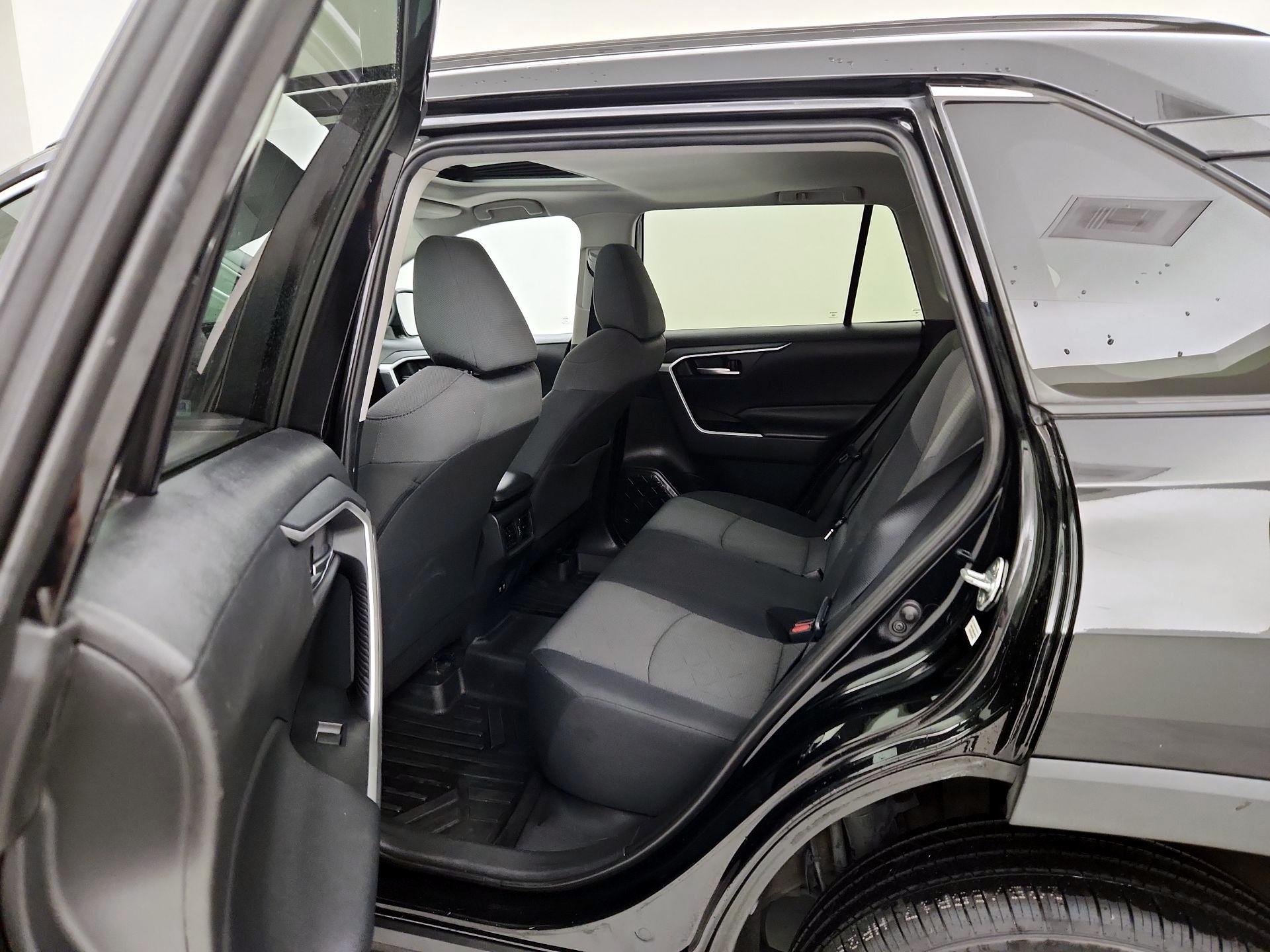 Thumbnail: 2019 Toyota RAV4 - 20