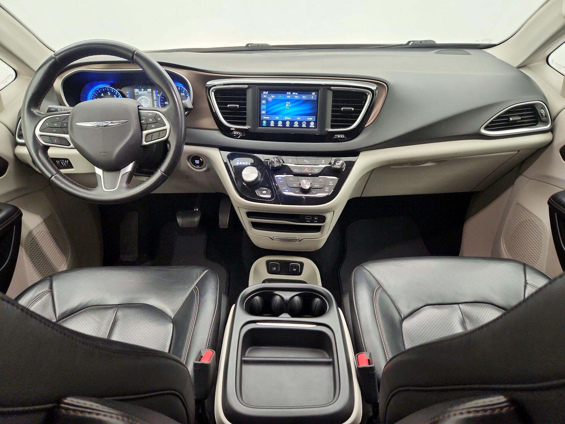 Thumbnail: 2018 Chrysler Pacifica - 9