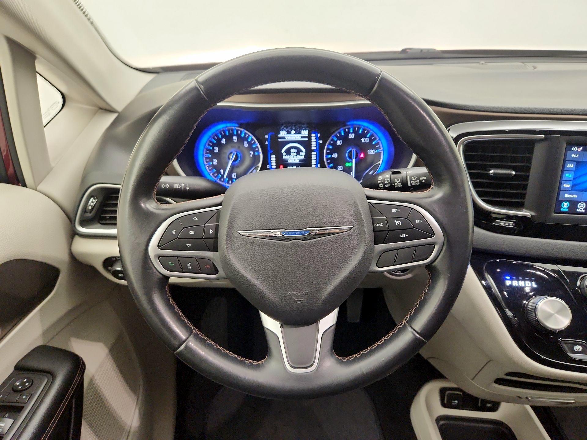 Thumbnail: 2018 Chrysler Pacifica - 10