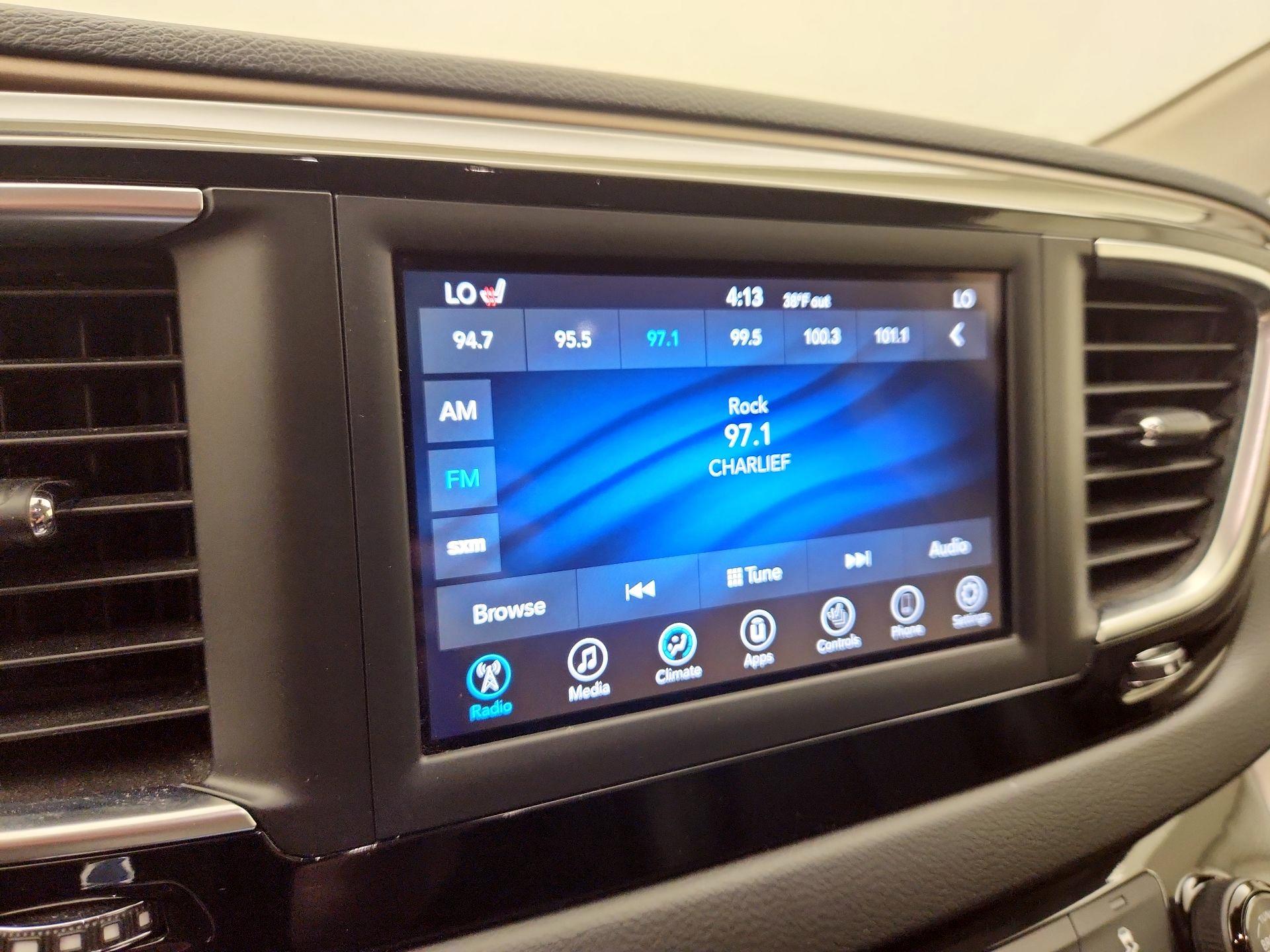 Thumbnail: 2018 Chrysler Pacifica - 15