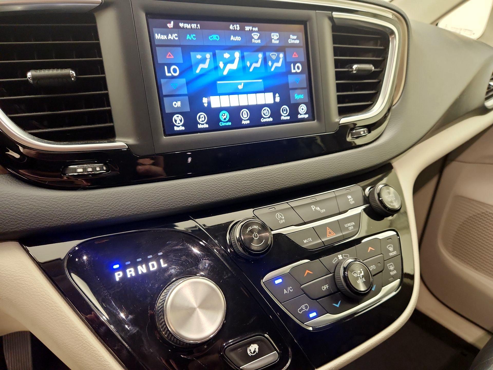 Thumbnail: 2018 Chrysler Pacifica - 16