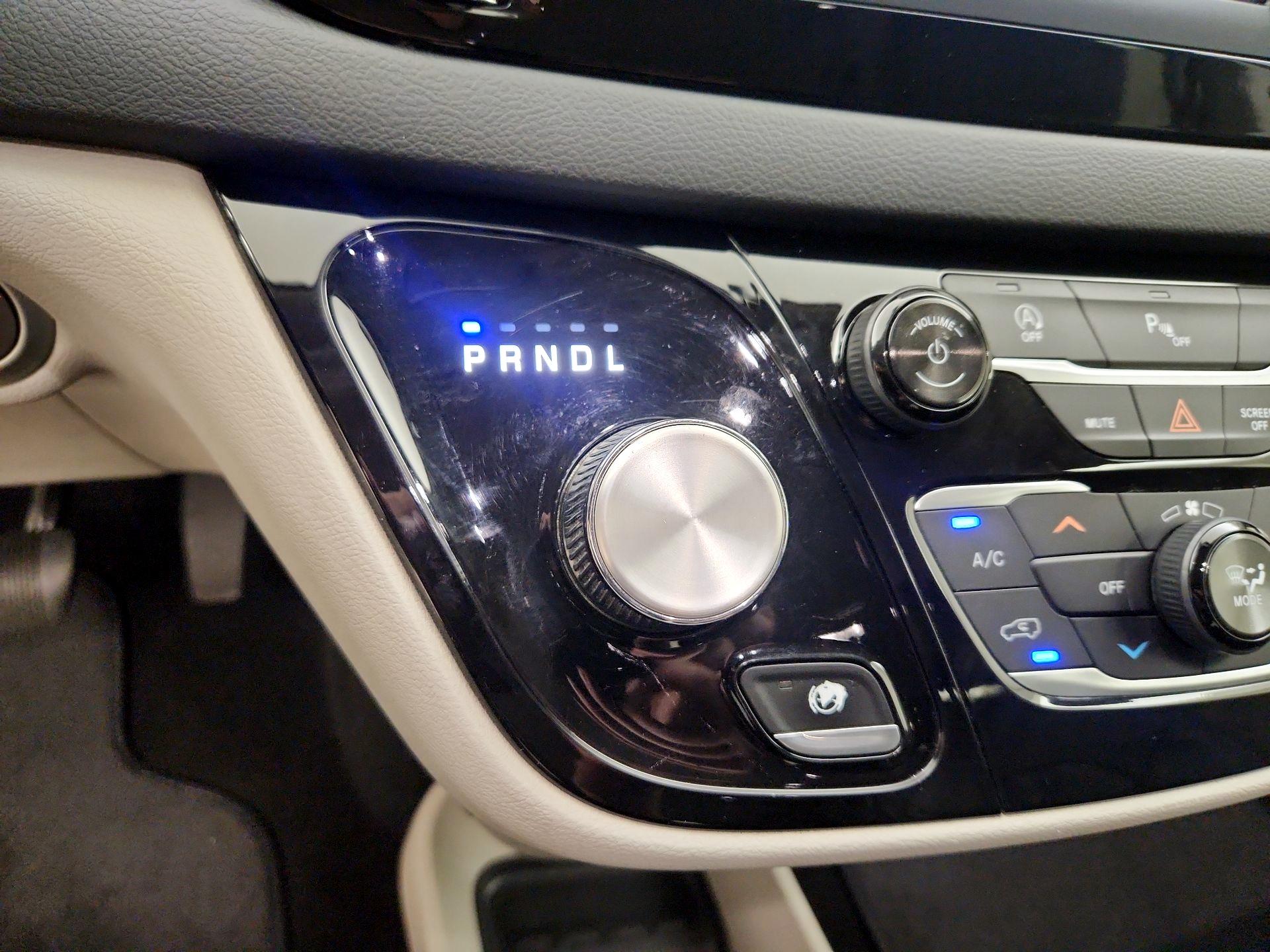 Thumbnail: 2018 Chrysler Pacifica - 17