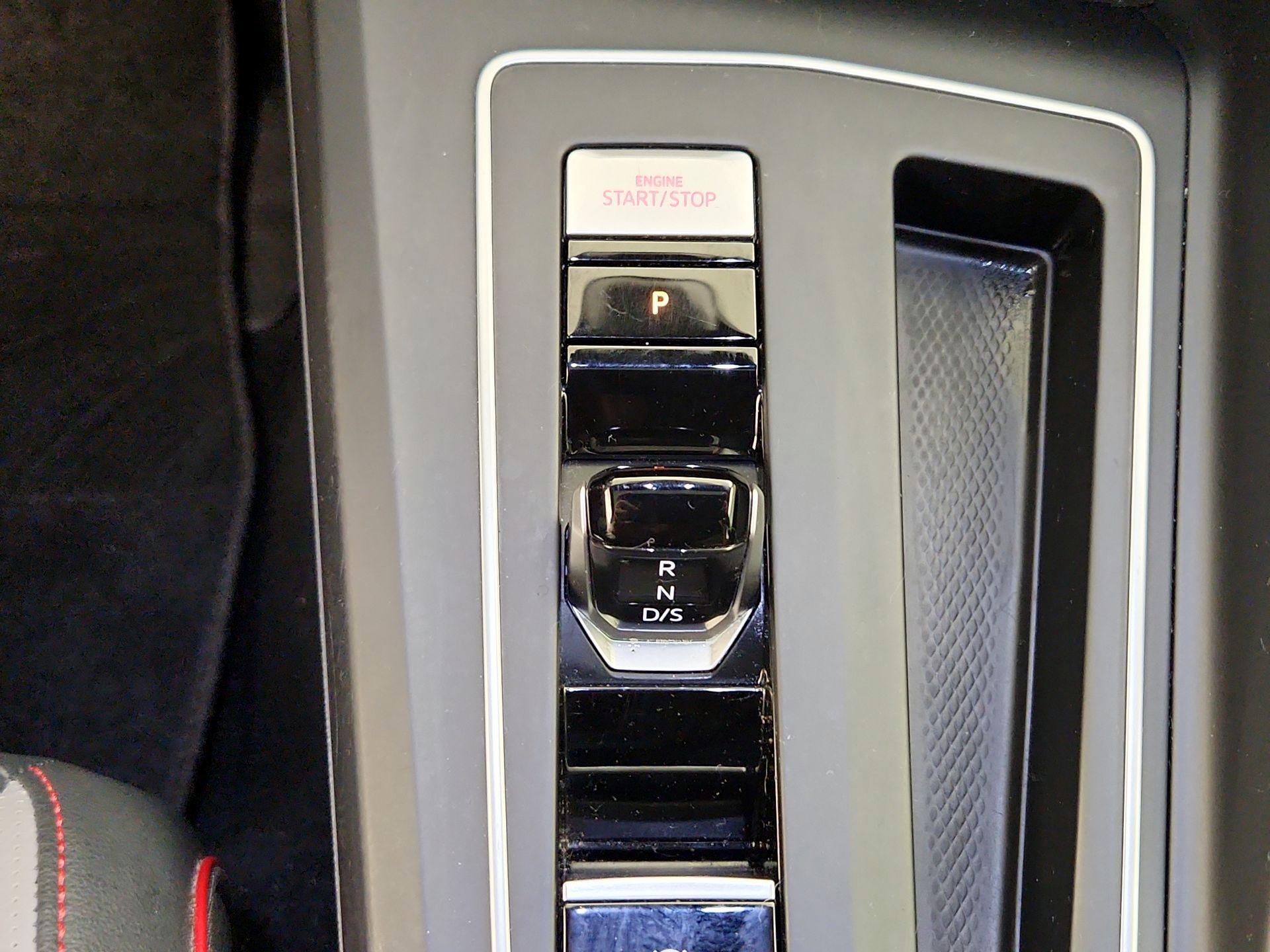 Thumbnail: 2022 Volkswagen Golf - 17