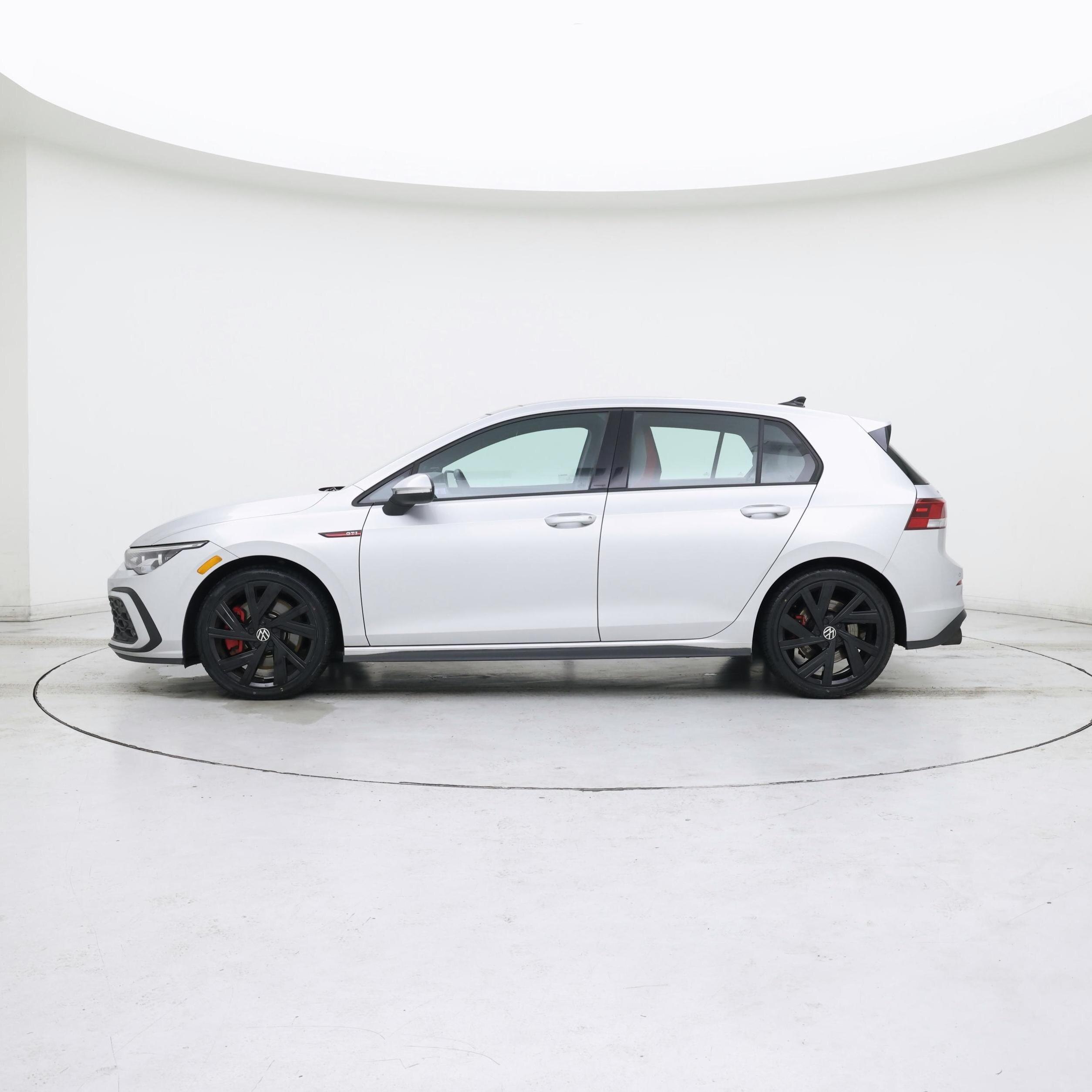 Thumbnail: 2022 Volkswagen Golf - 3