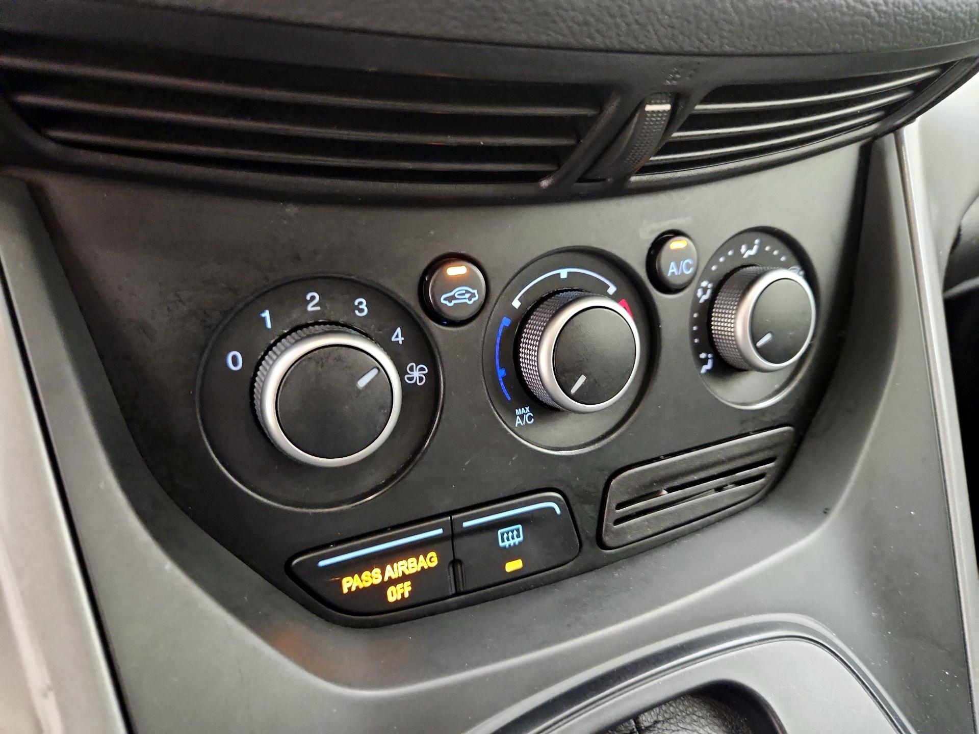 Thumbnail: 2015 Ford Escape - 16