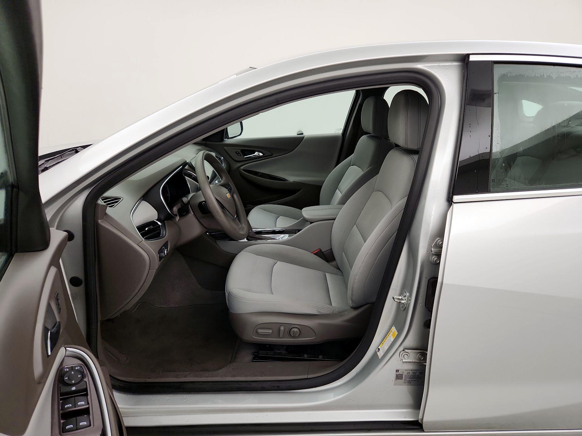 Thumbnail: 2020 Chevrolet Malibu - 11