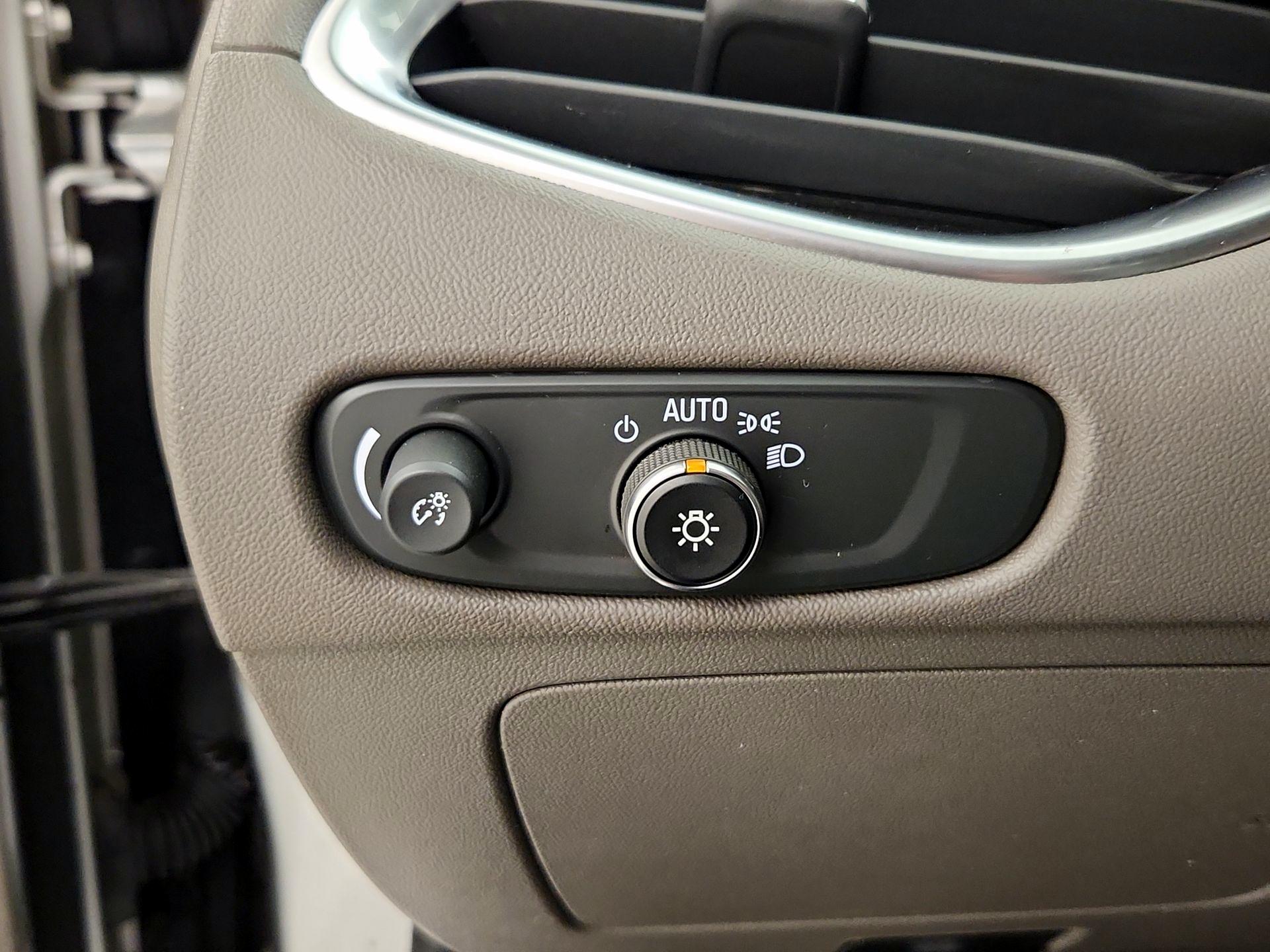 Thumbnail: 2020 Chevrolet Malibu - 13