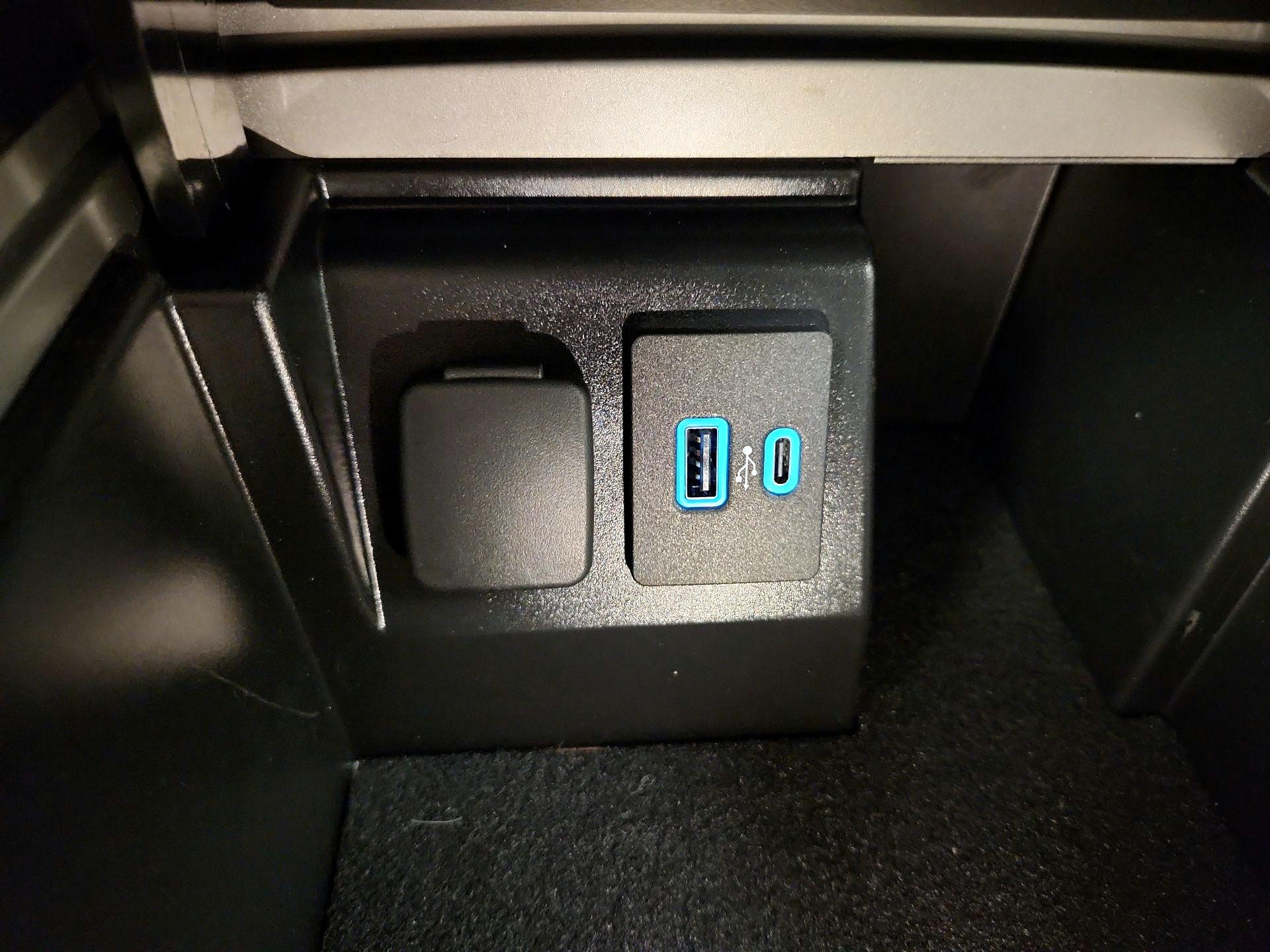 Thumbnail: 2023 Ford Explorer - 19