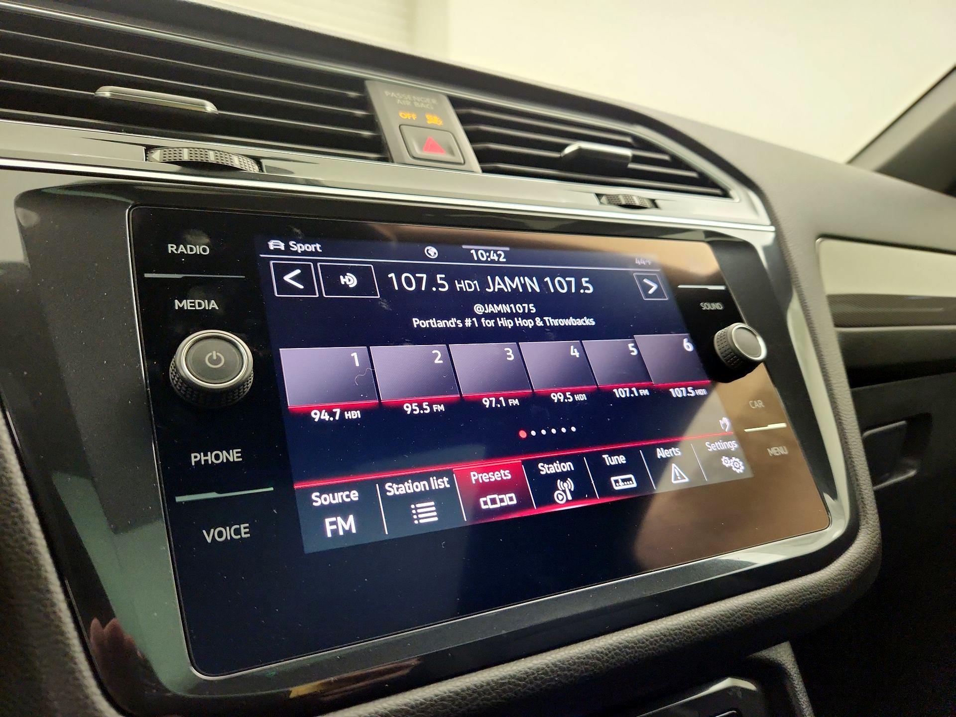 Thumbnail: 2022 Volkswagen Tiguan - 15