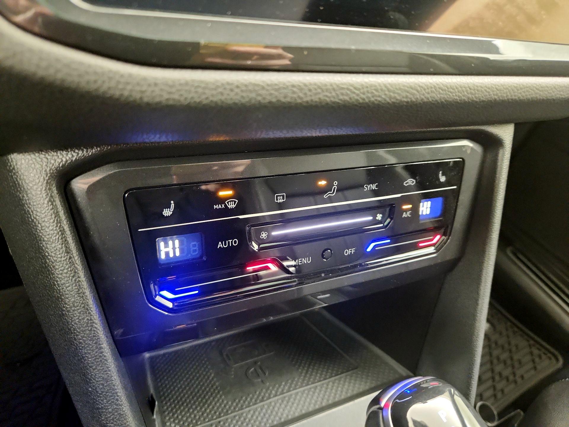 Thumbnail: 2022 Volkswagen Tiguan - 16