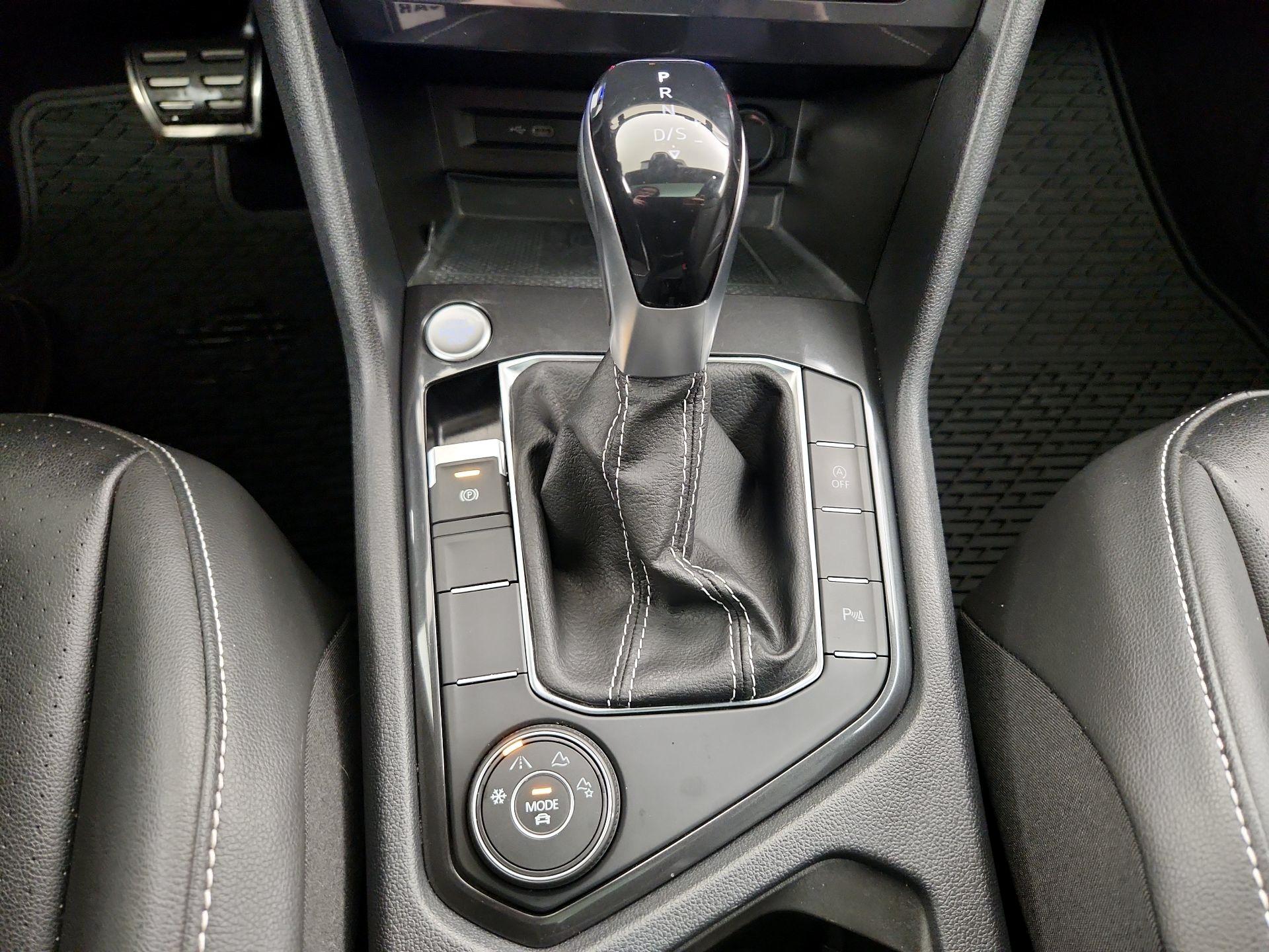 Thumbnail: 2022 Volkswagen Tiguan - 17