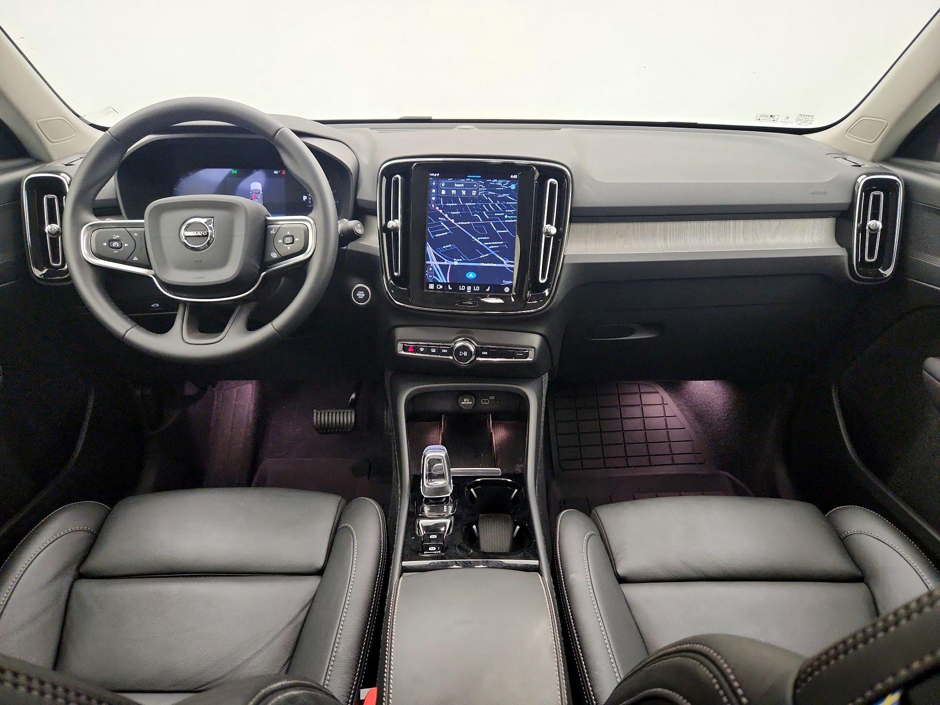 Thumbnail: 2025 Volvo XC40 - 9