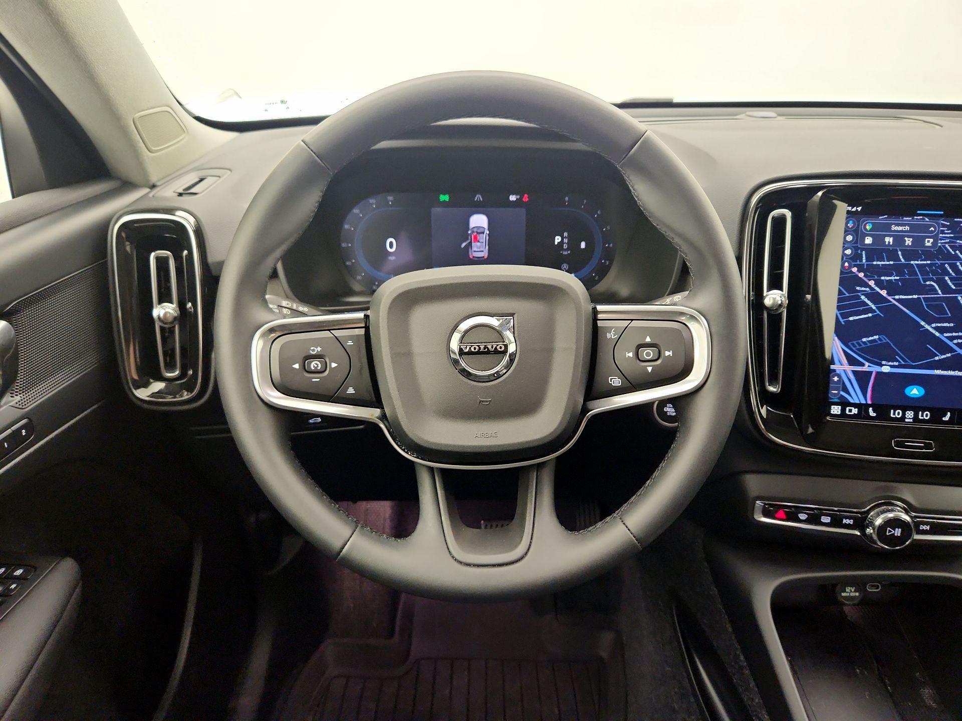 Thumbnail: 2025 Volvo XC40 - 10