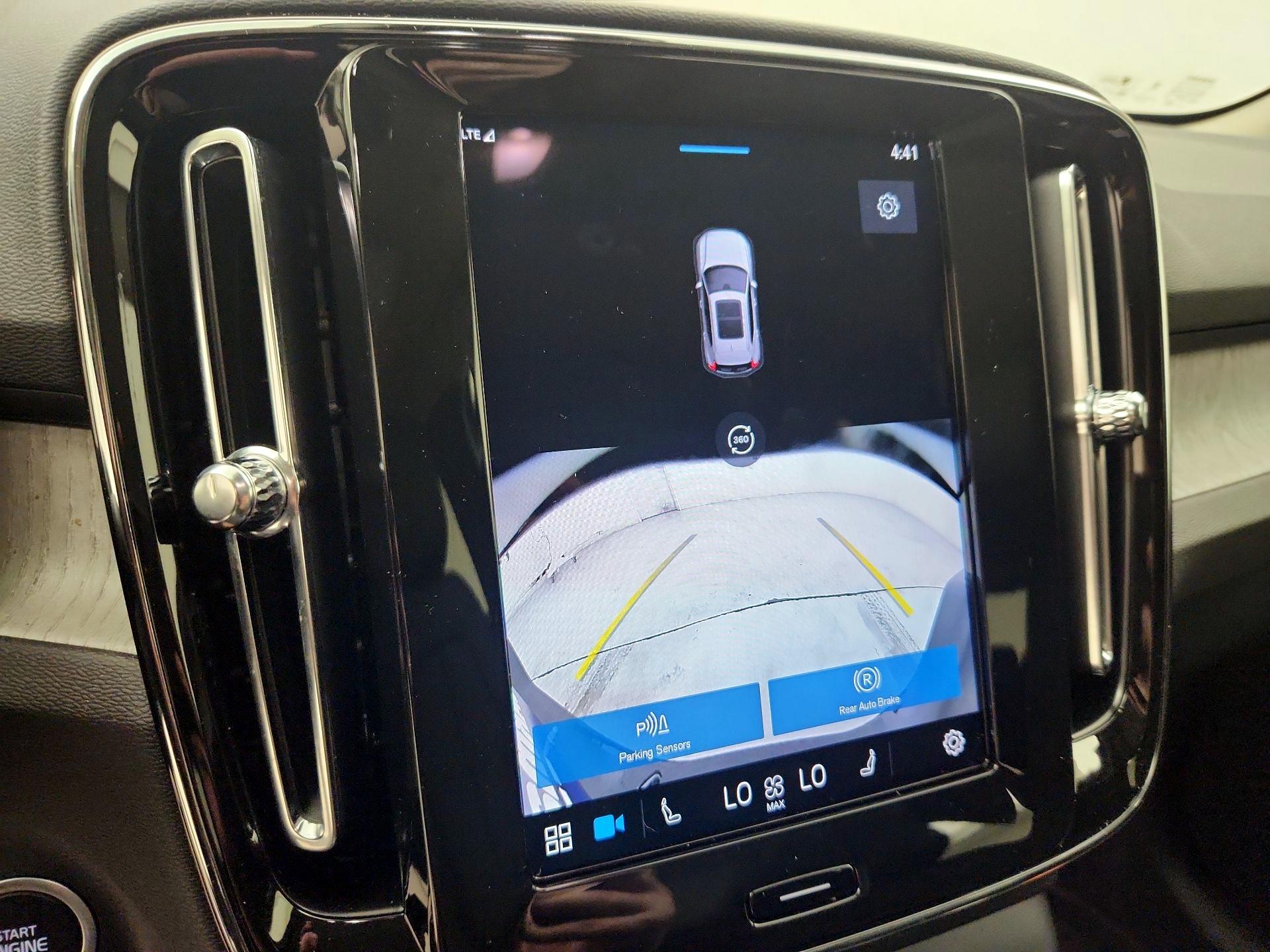 Thumbnail: 2025 Volvo XC40 - 15