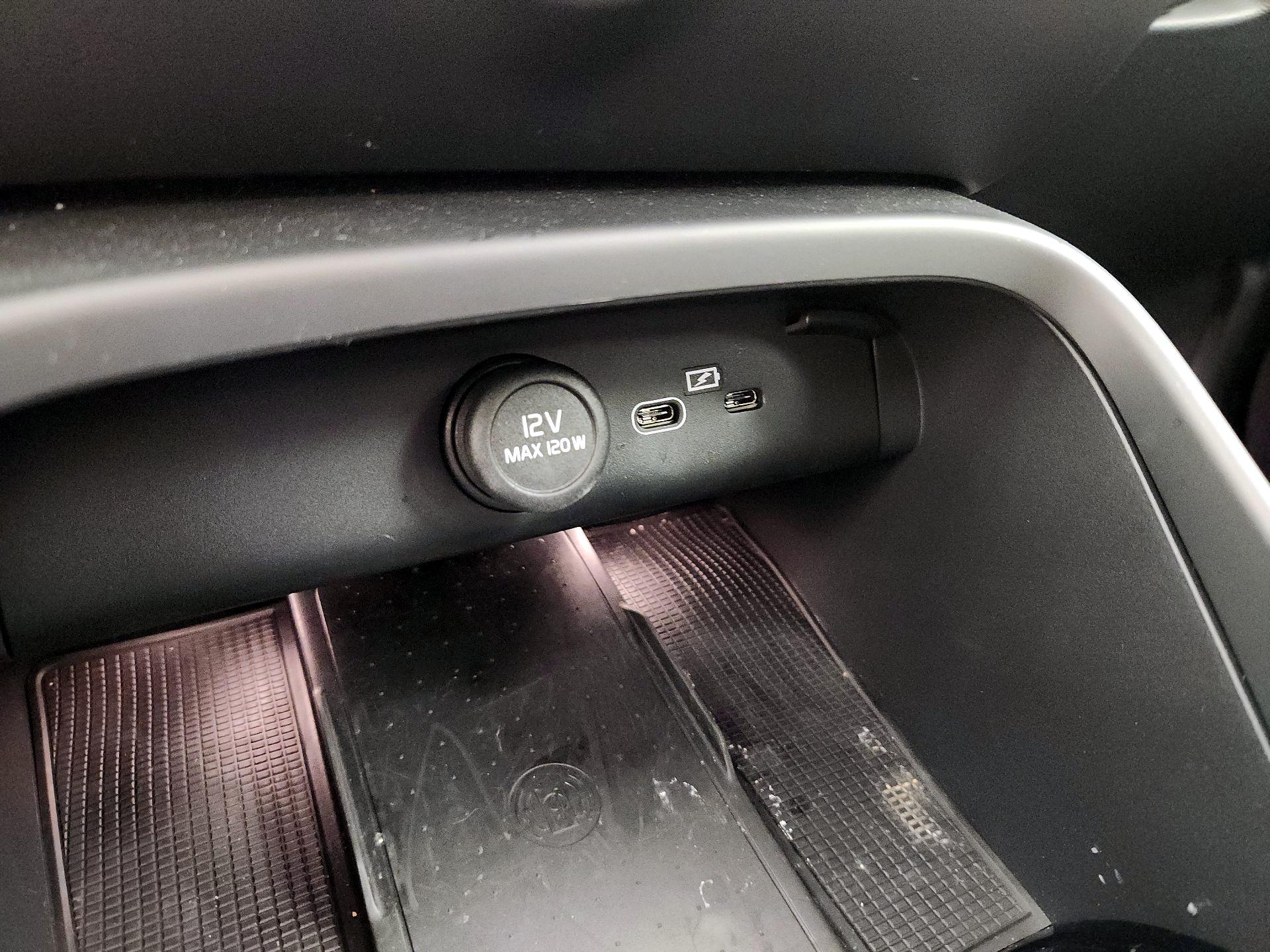 Thumbnail: 2025 Volvo XC40 - 19