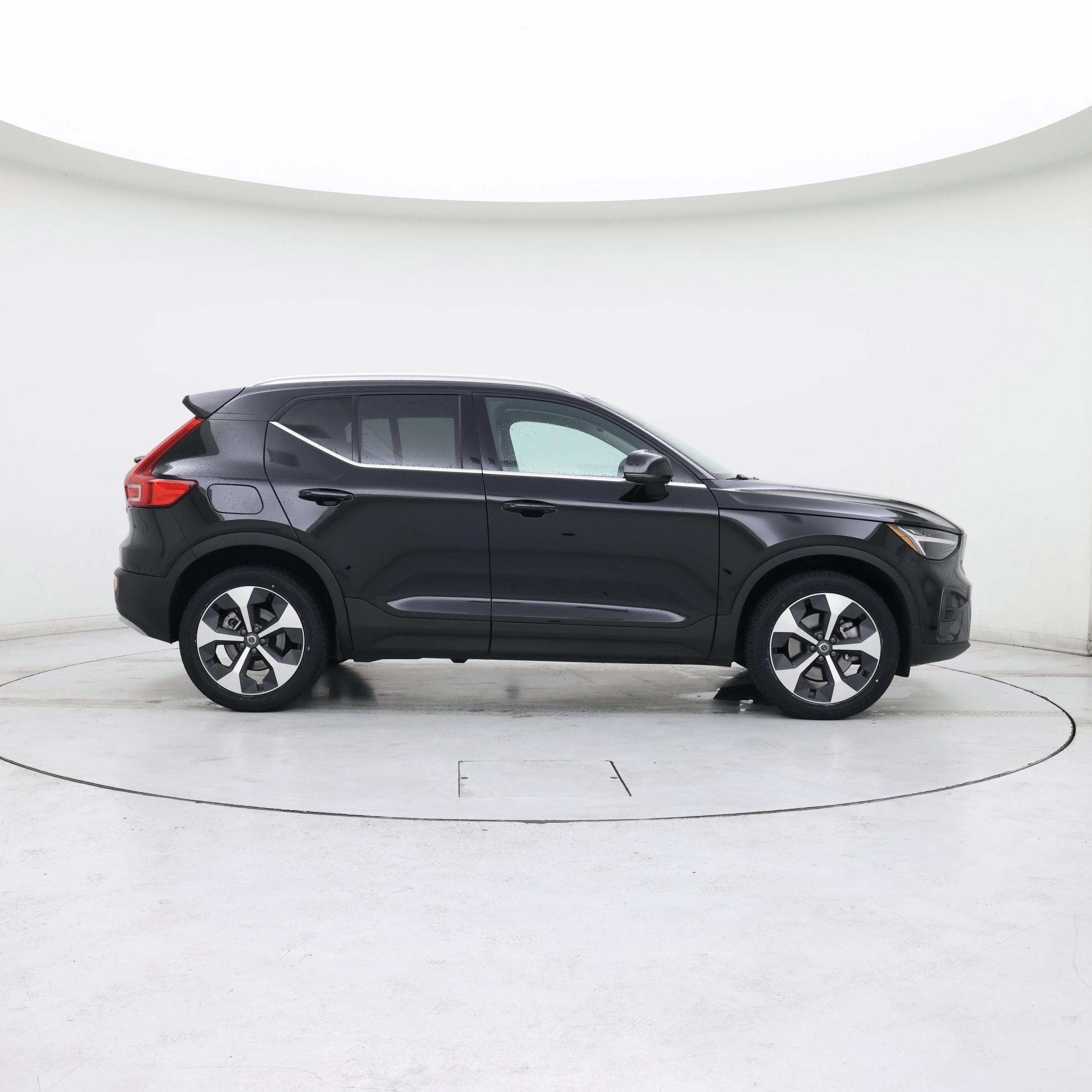 Thumbnail: 2025 Volvo XC40 - 7