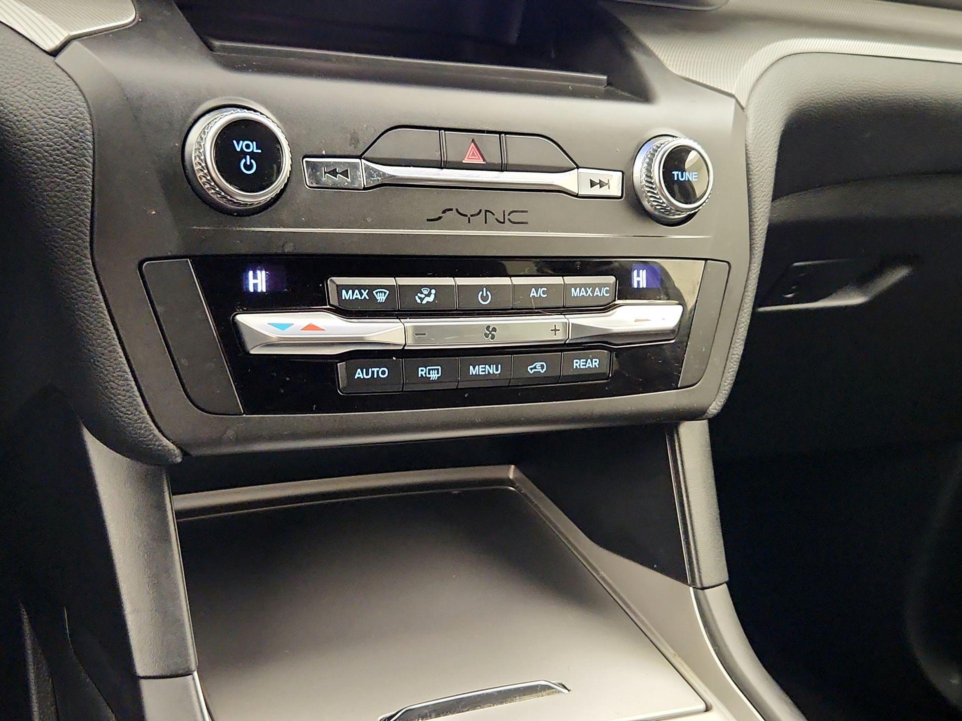 Thumbnail: 2020 Ford Explorer - 16