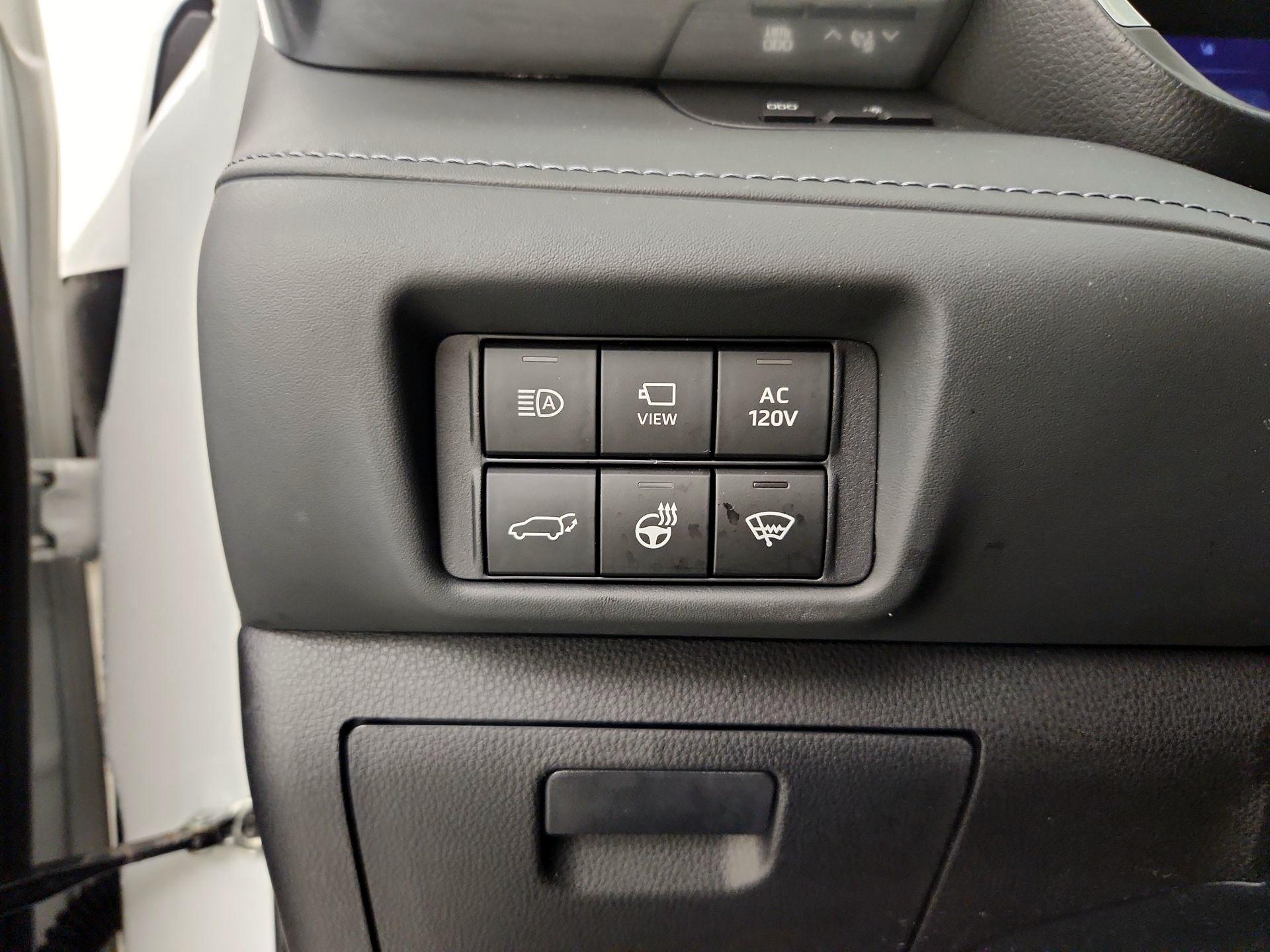 Thumbnail: 2021 Toyota Highlander - 13