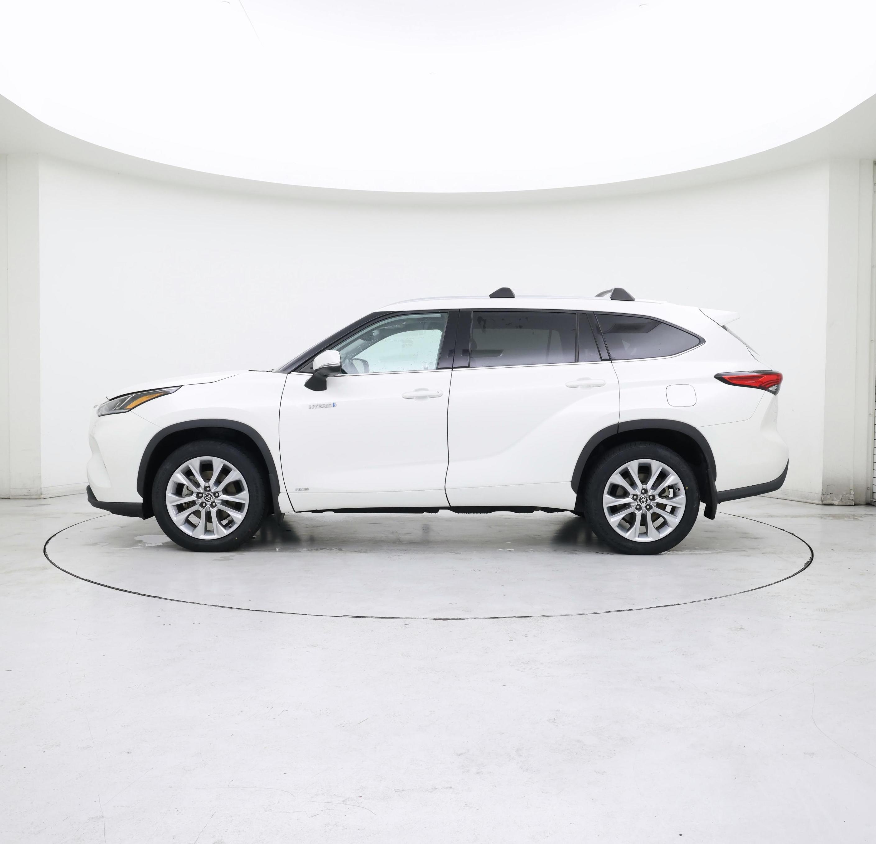 Thumbnail: 2021 Toyota Highlander - 3