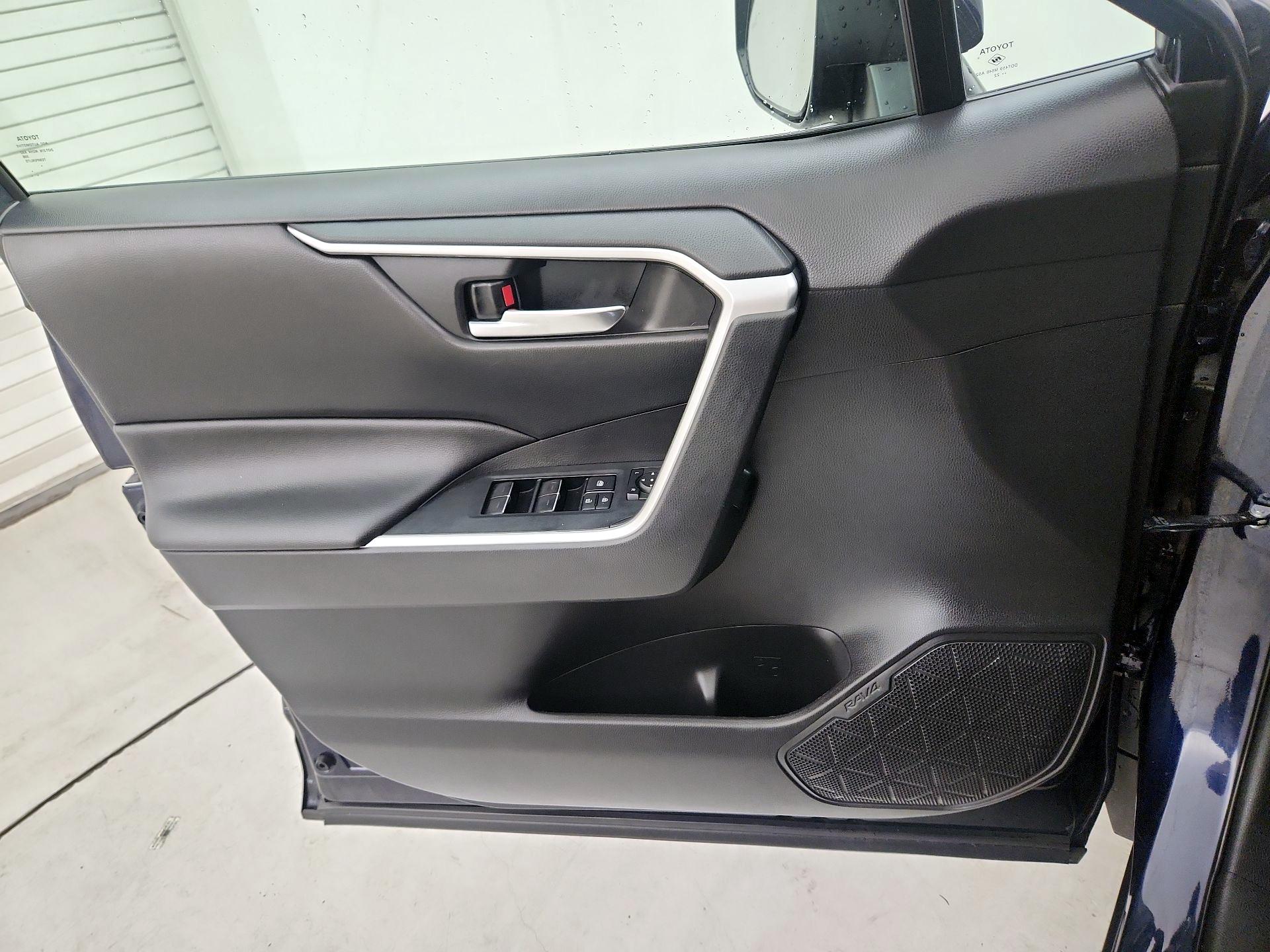 Thumbnail: 2022 Toyota RAV4 - 12