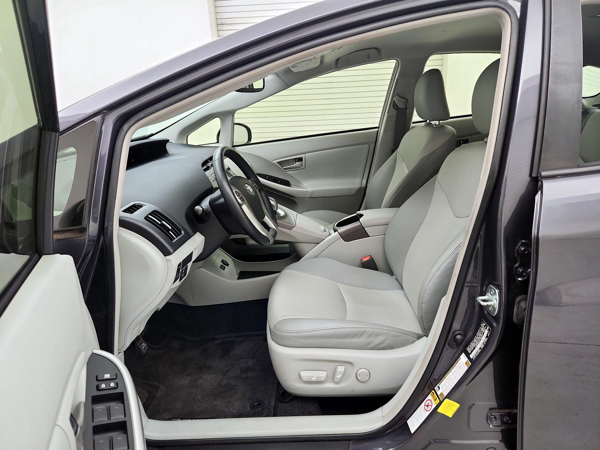 Thumbnail: 2015 Toyota Prius - 11